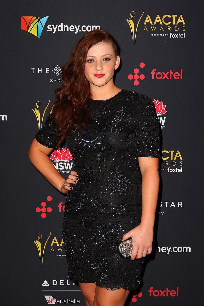 actor Sara West large photo