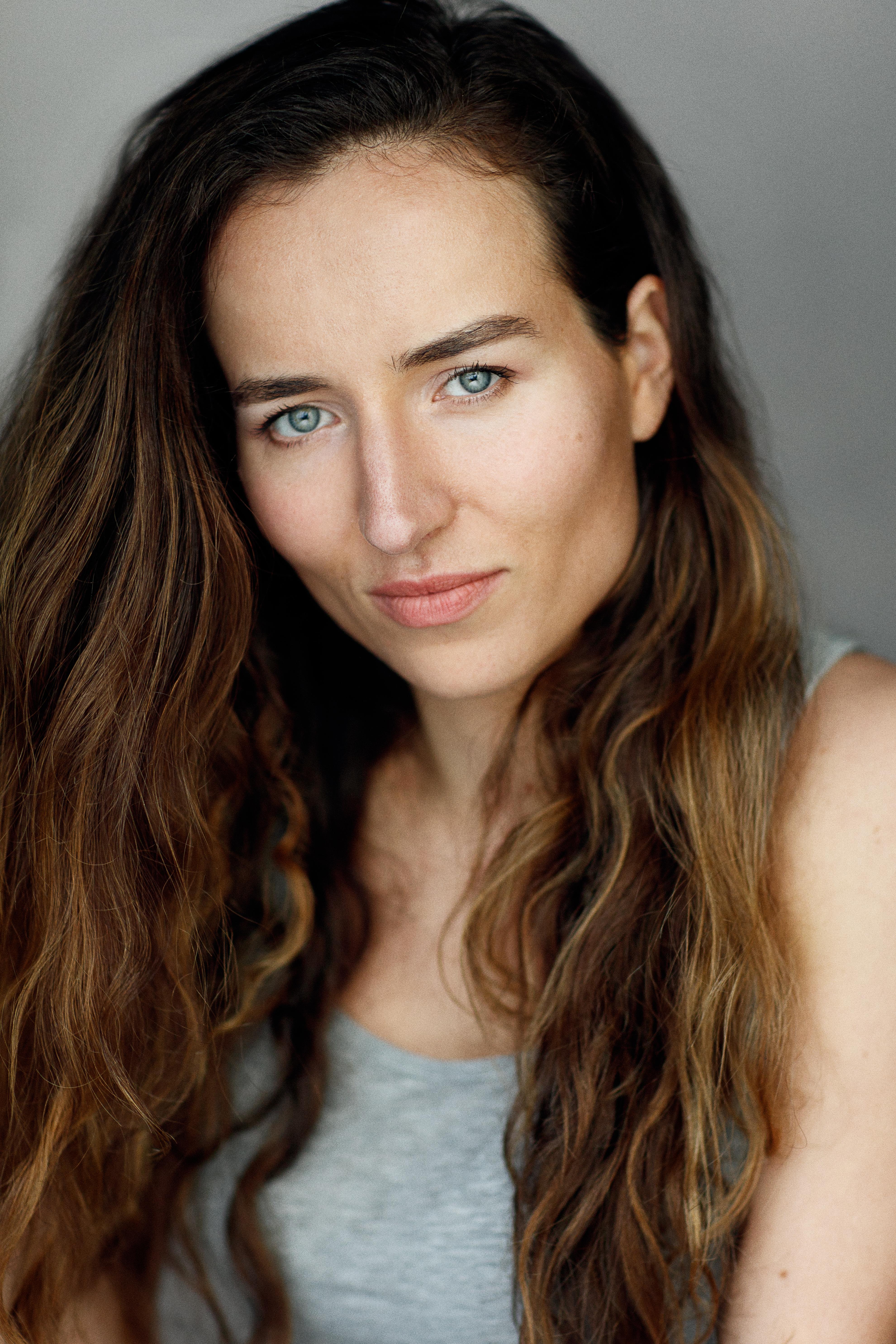 actor Samantha Schnitzler large photo