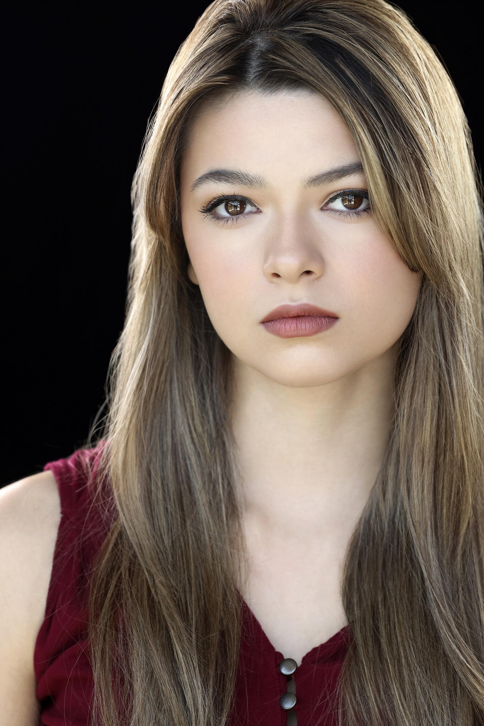 actor Nikki Hahn large photo