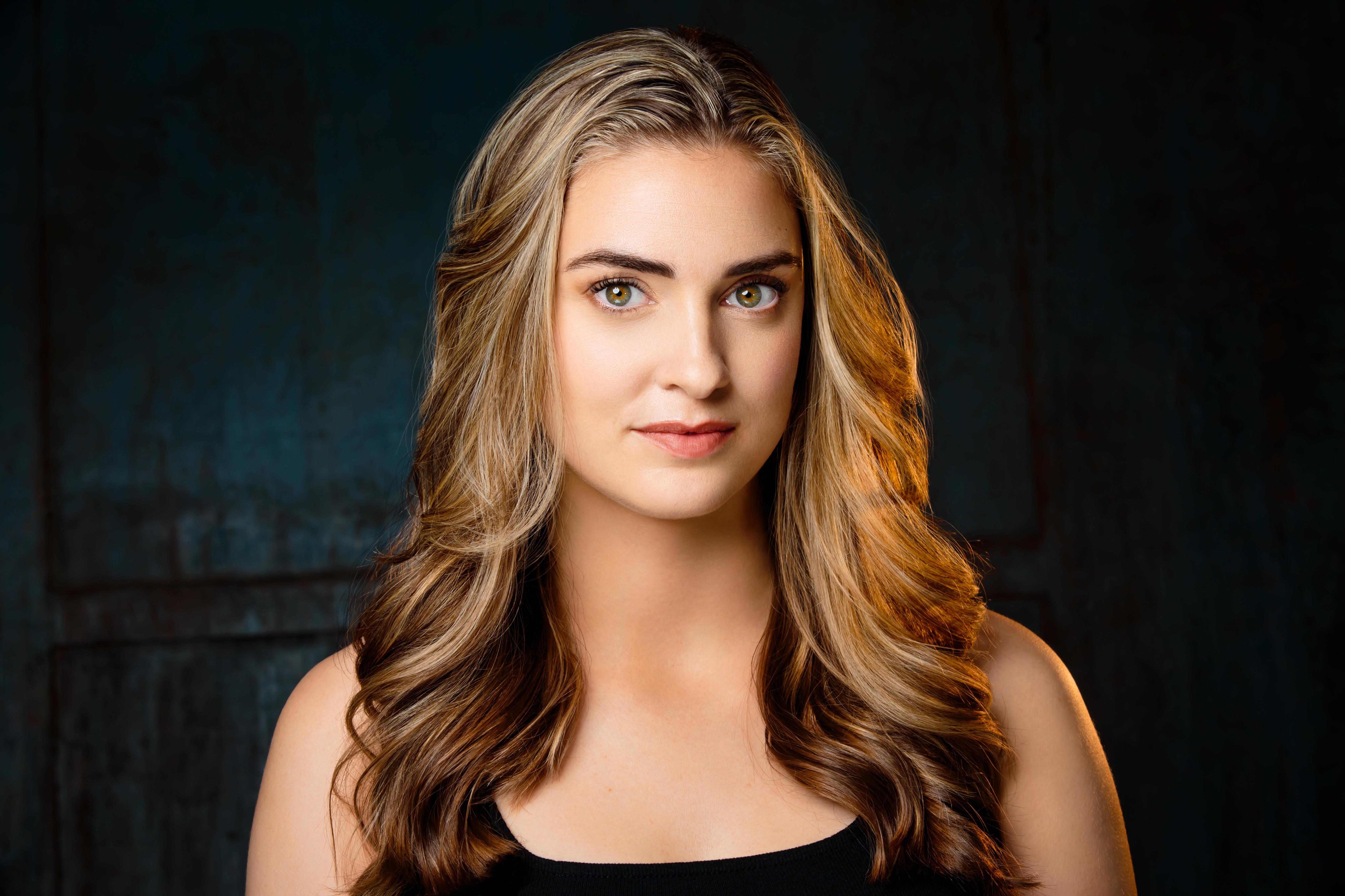 actor Mia Cole large photo