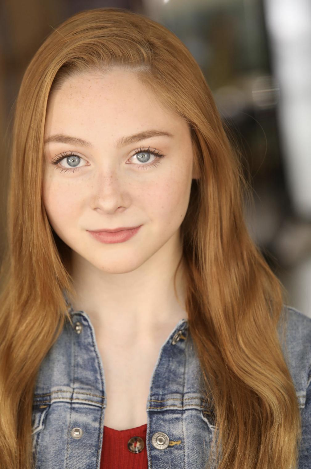 actor Kitana Turnbull large photo