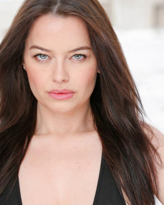 actor Sarah Cabrera large photo