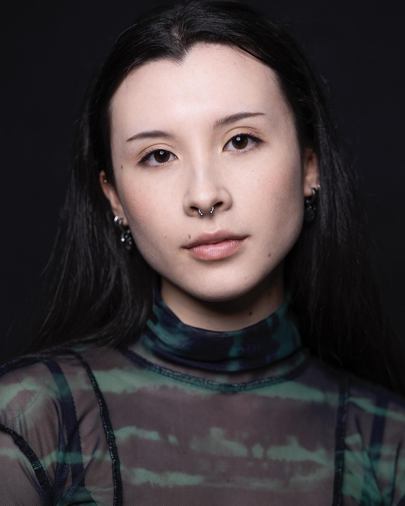 actor Karis Oka large photo