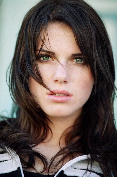 actor Caitlyn Folley large photo