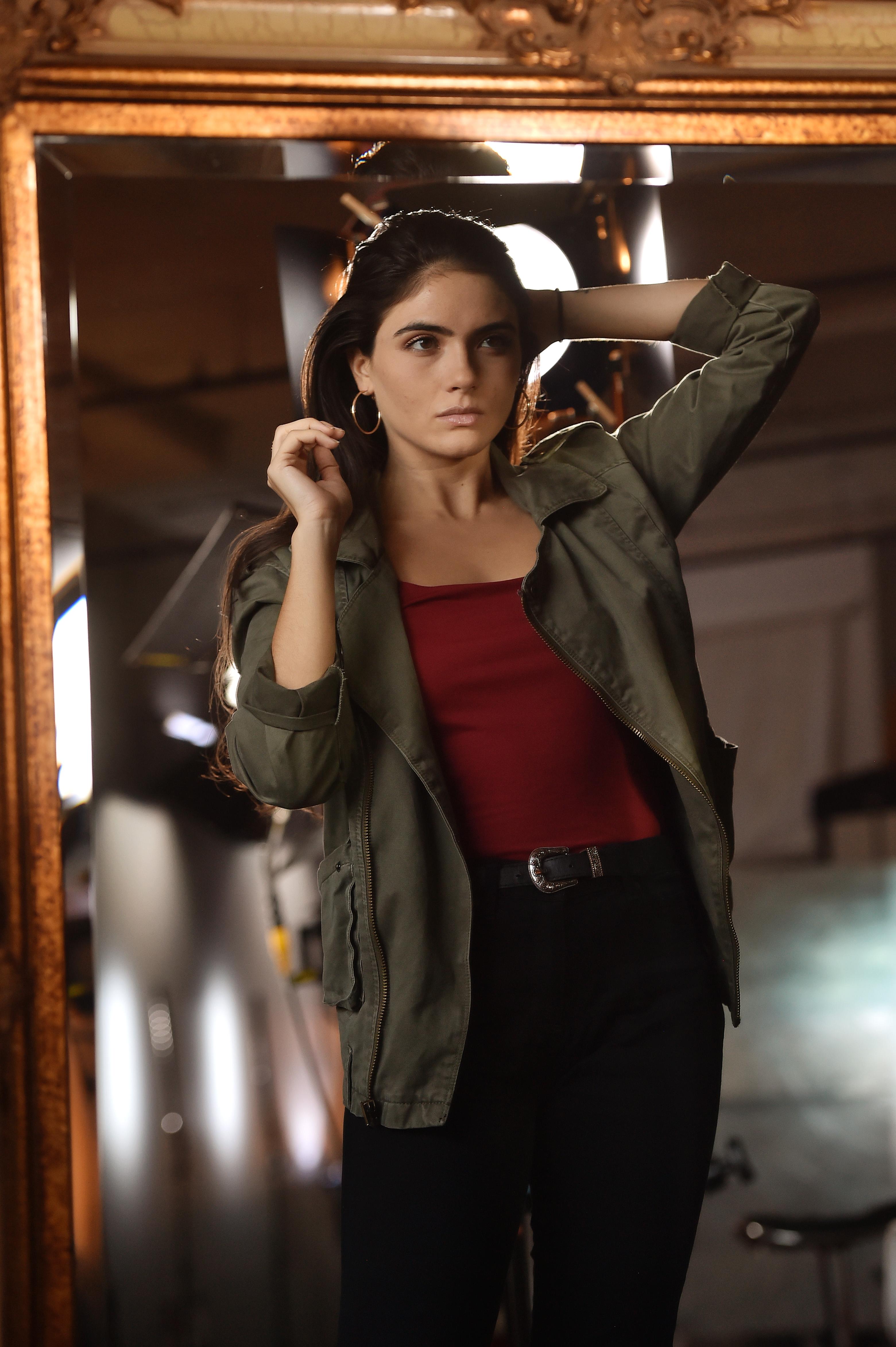 actor Arienne Mandi large photo