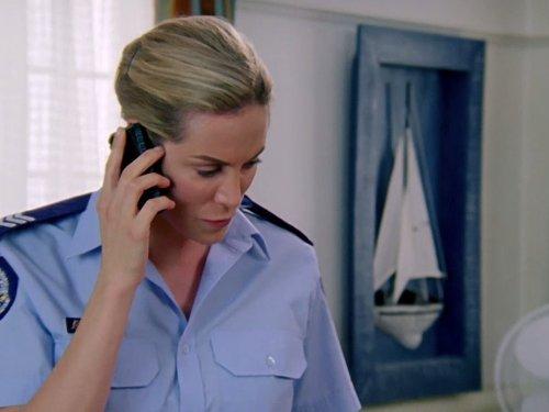 actor Simone Bennett-Smith large photo