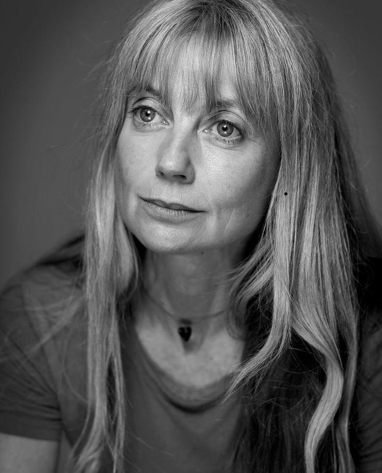 actor Siobhan Hodgson large photo