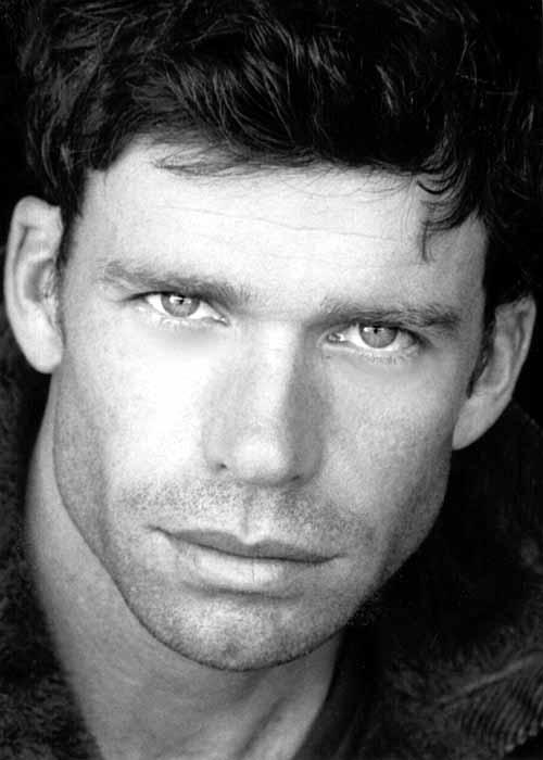 actor Taylor Sheridan large photo