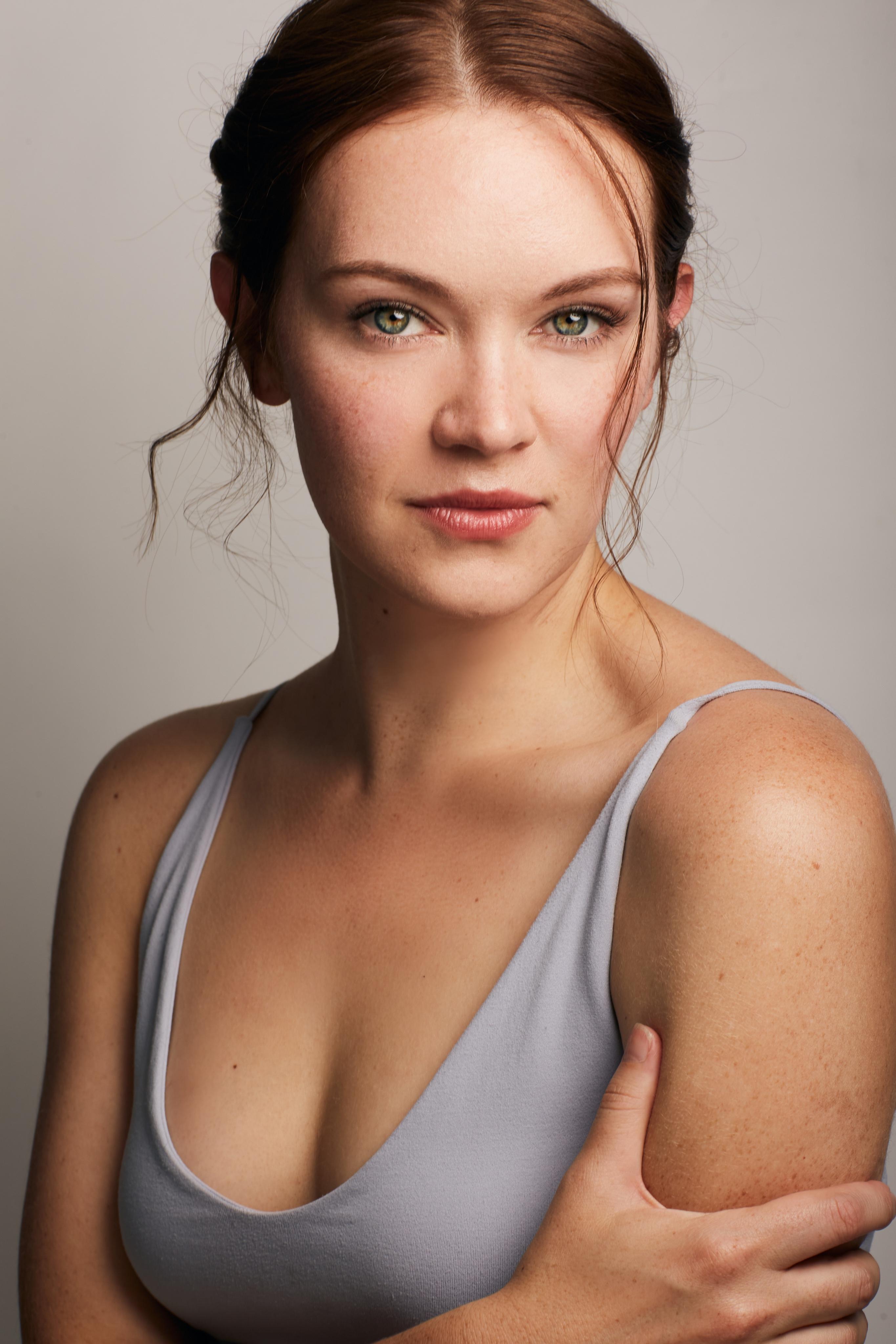 actor Brenna Otts large photo