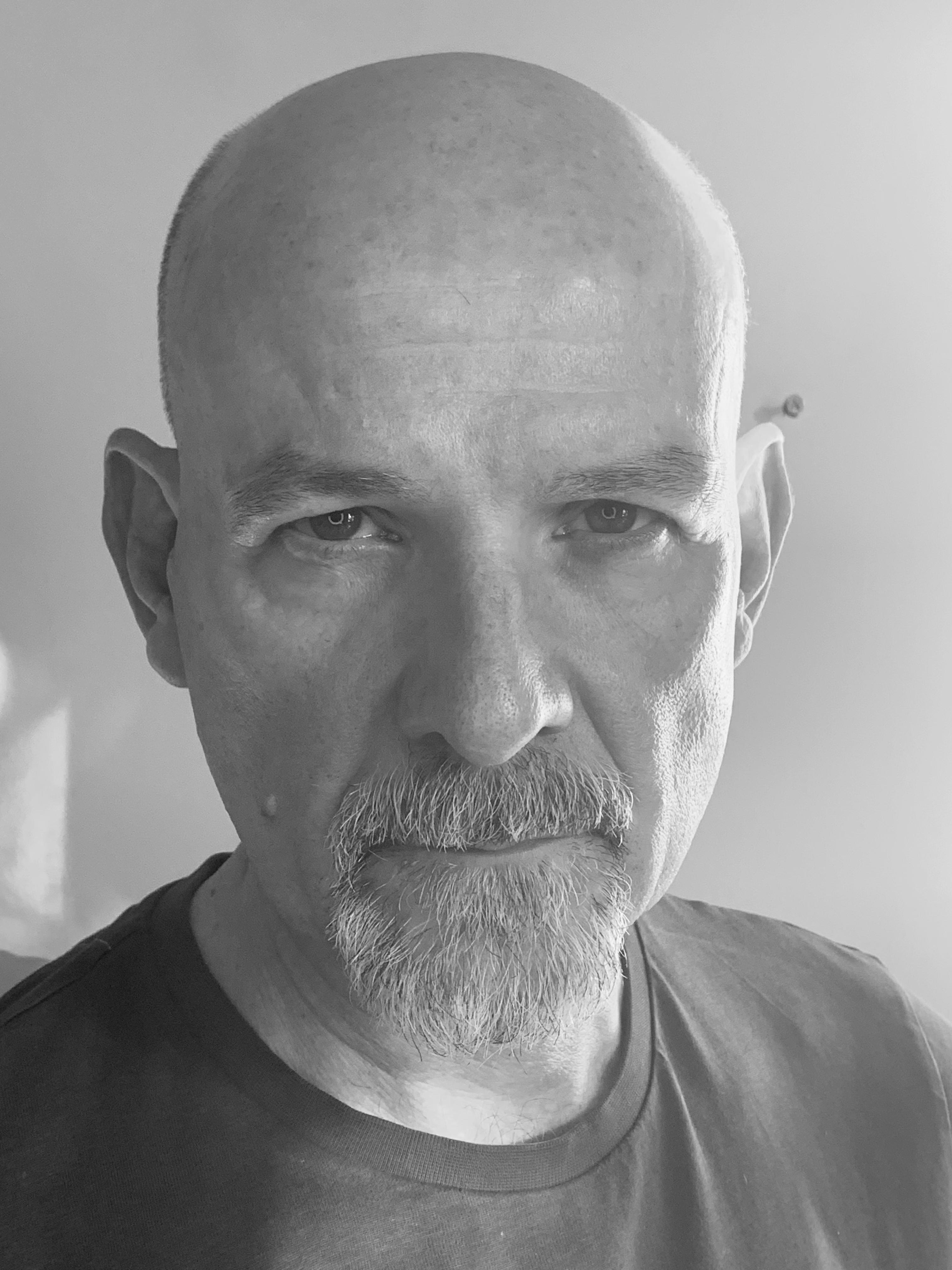 actor Paul Hickey large photo