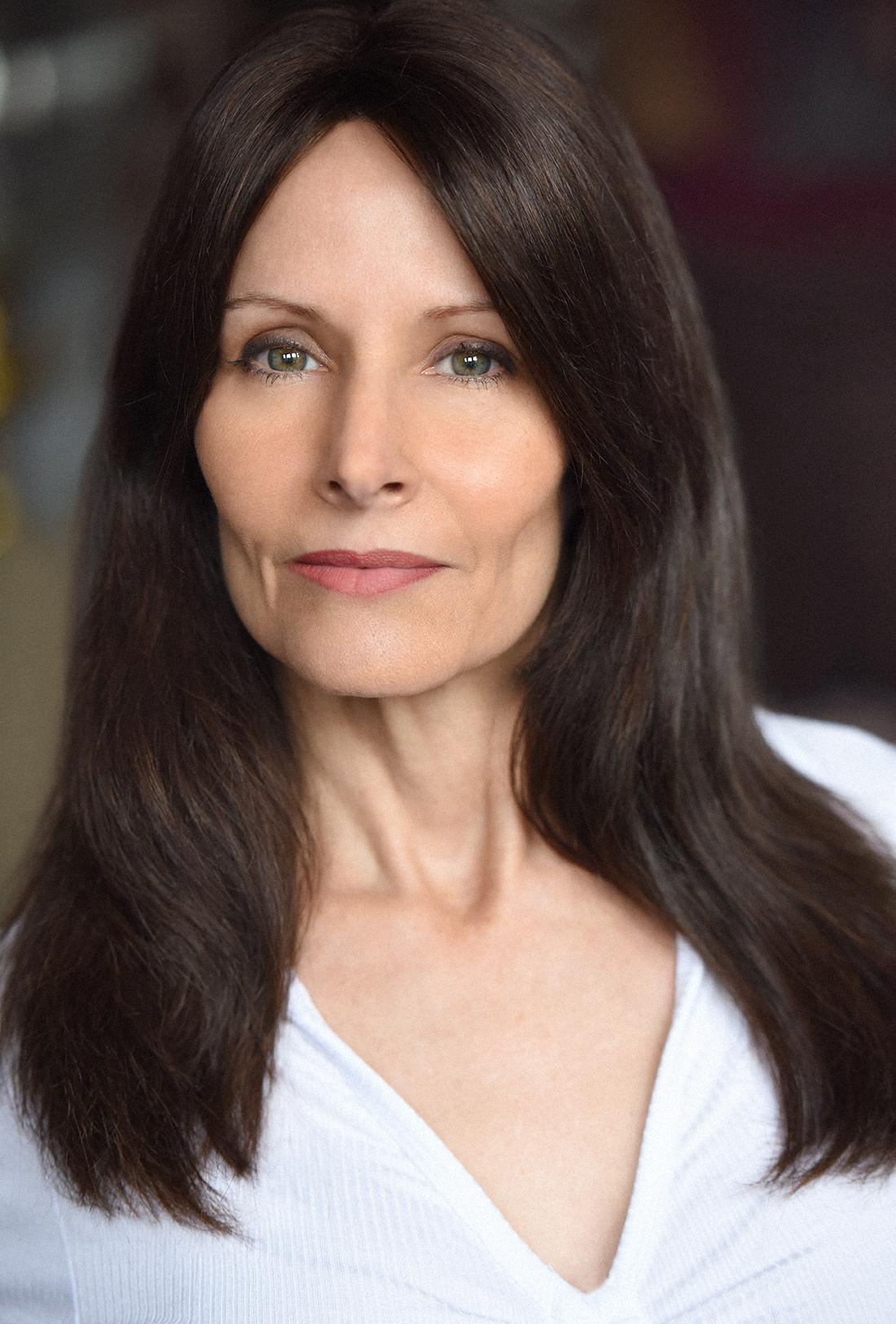 actor Linda Mesi large photo