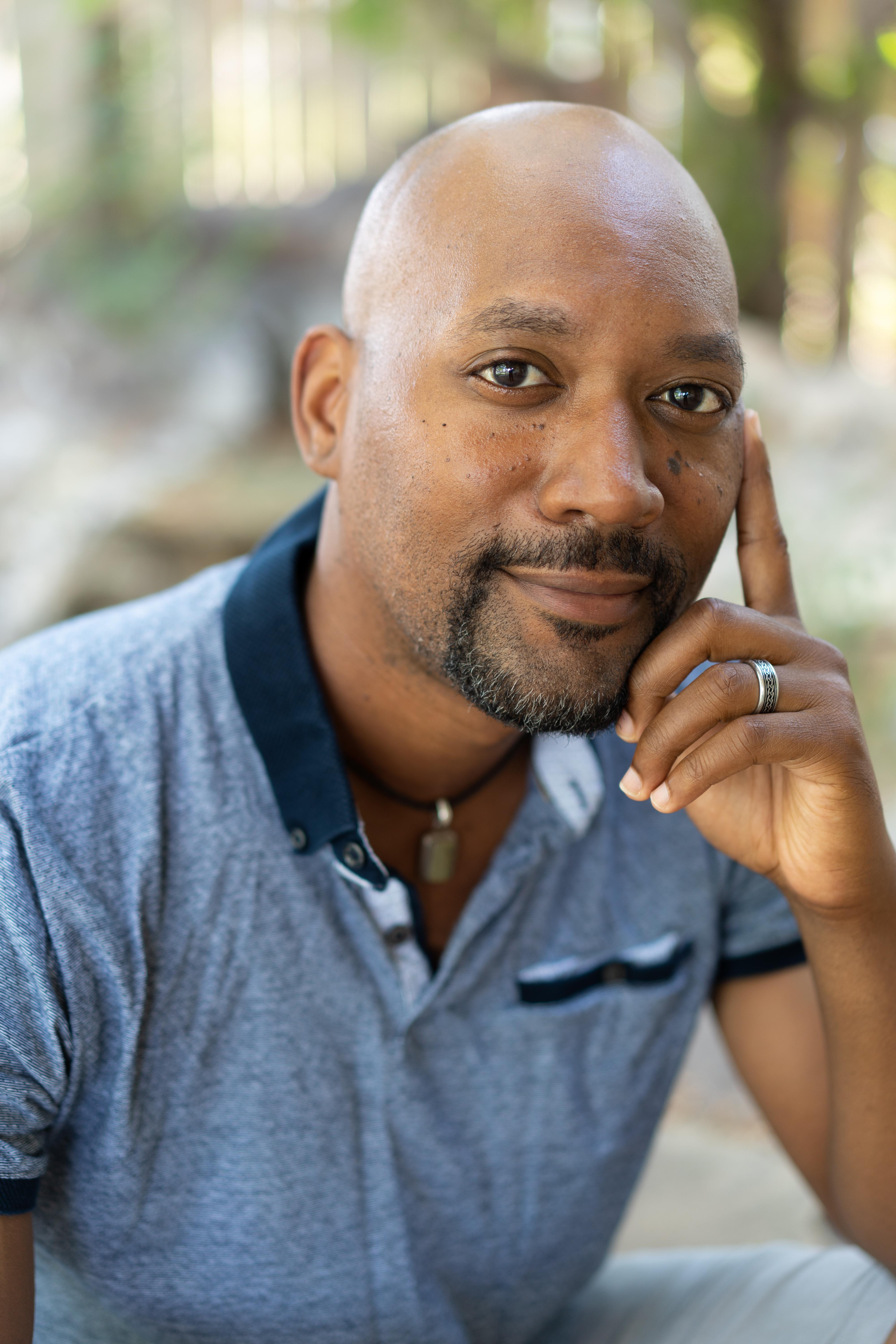 actor Elliott Gilbert large photo