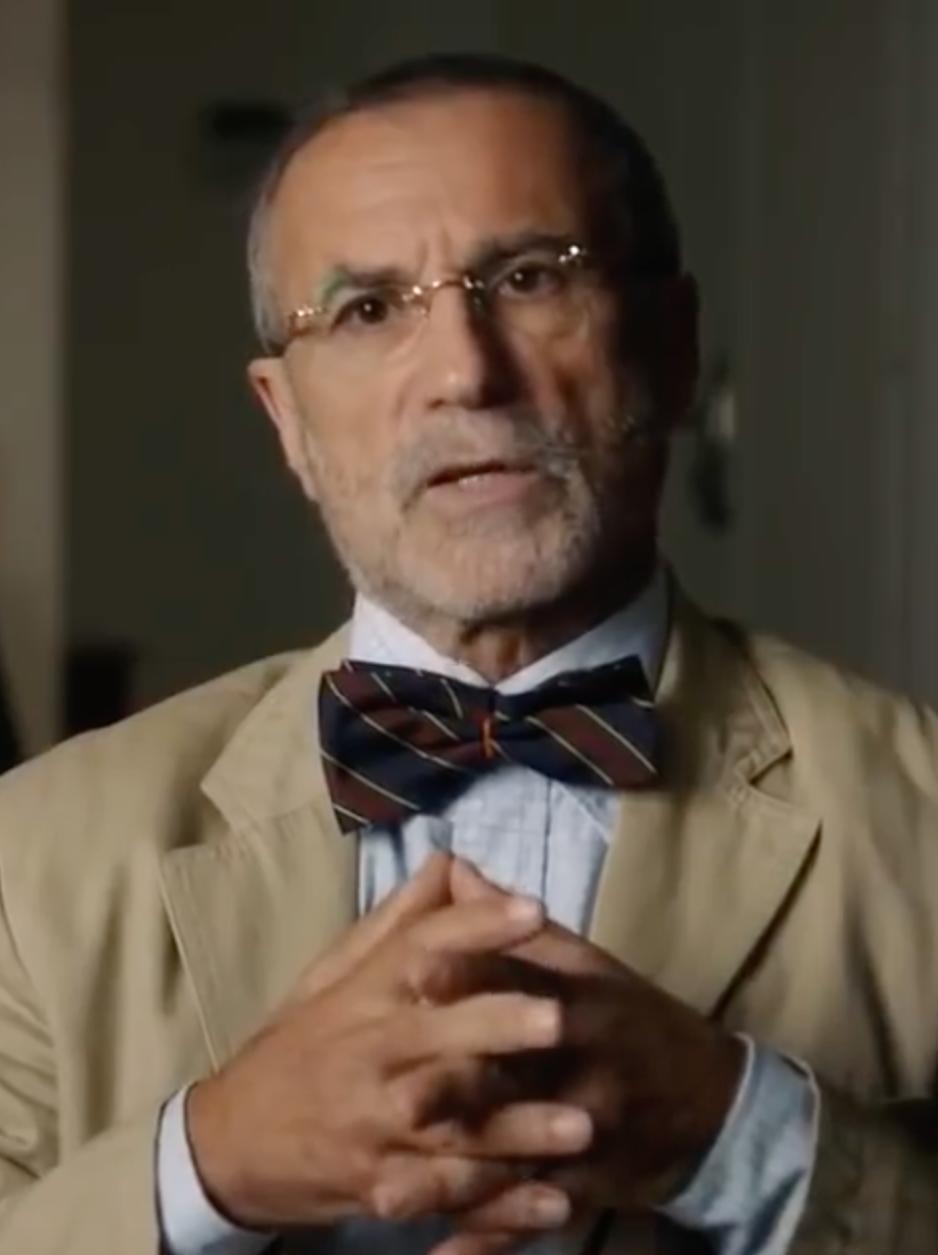 actor Yossi Melman large photo