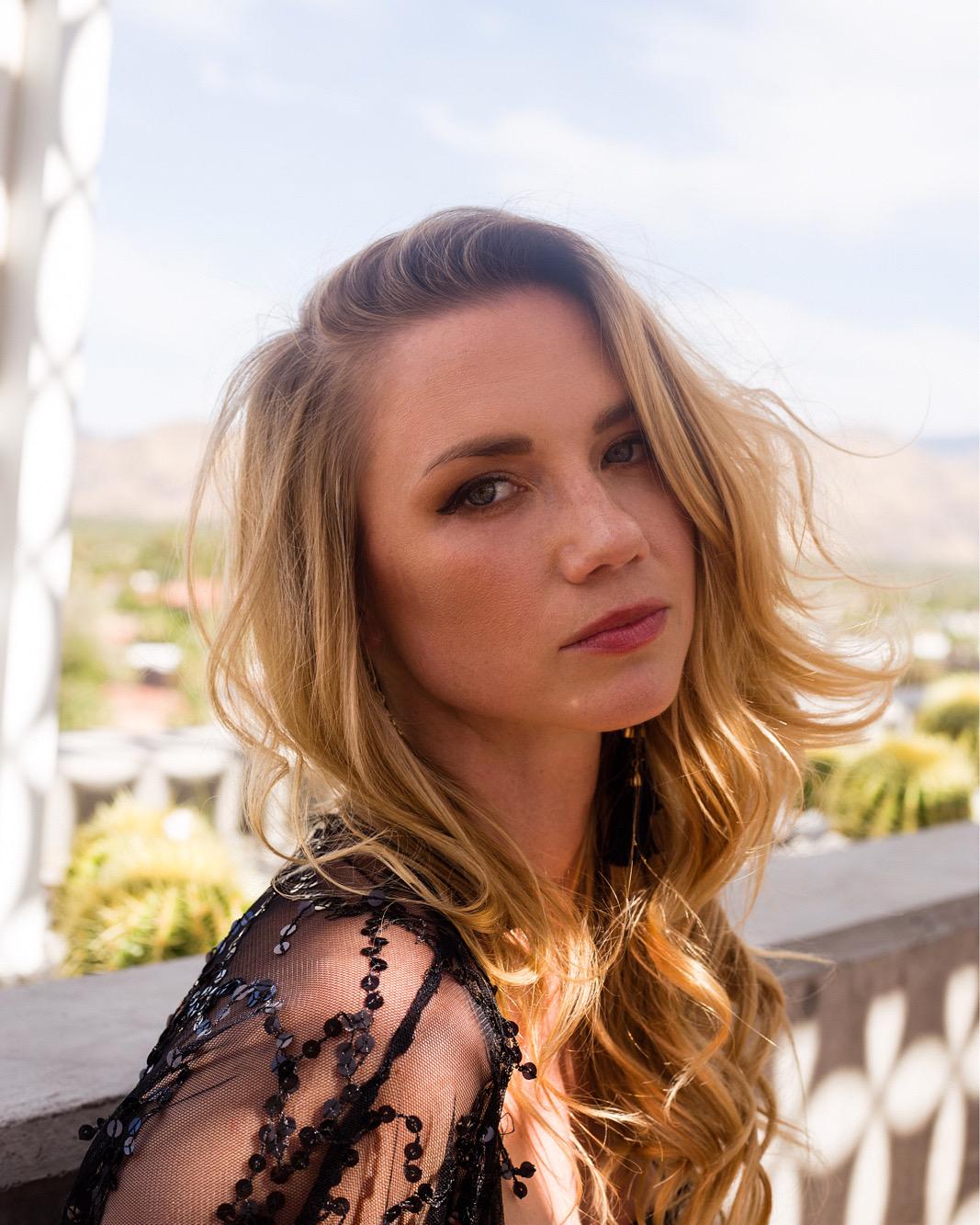 actor Gina Comparetto large photo