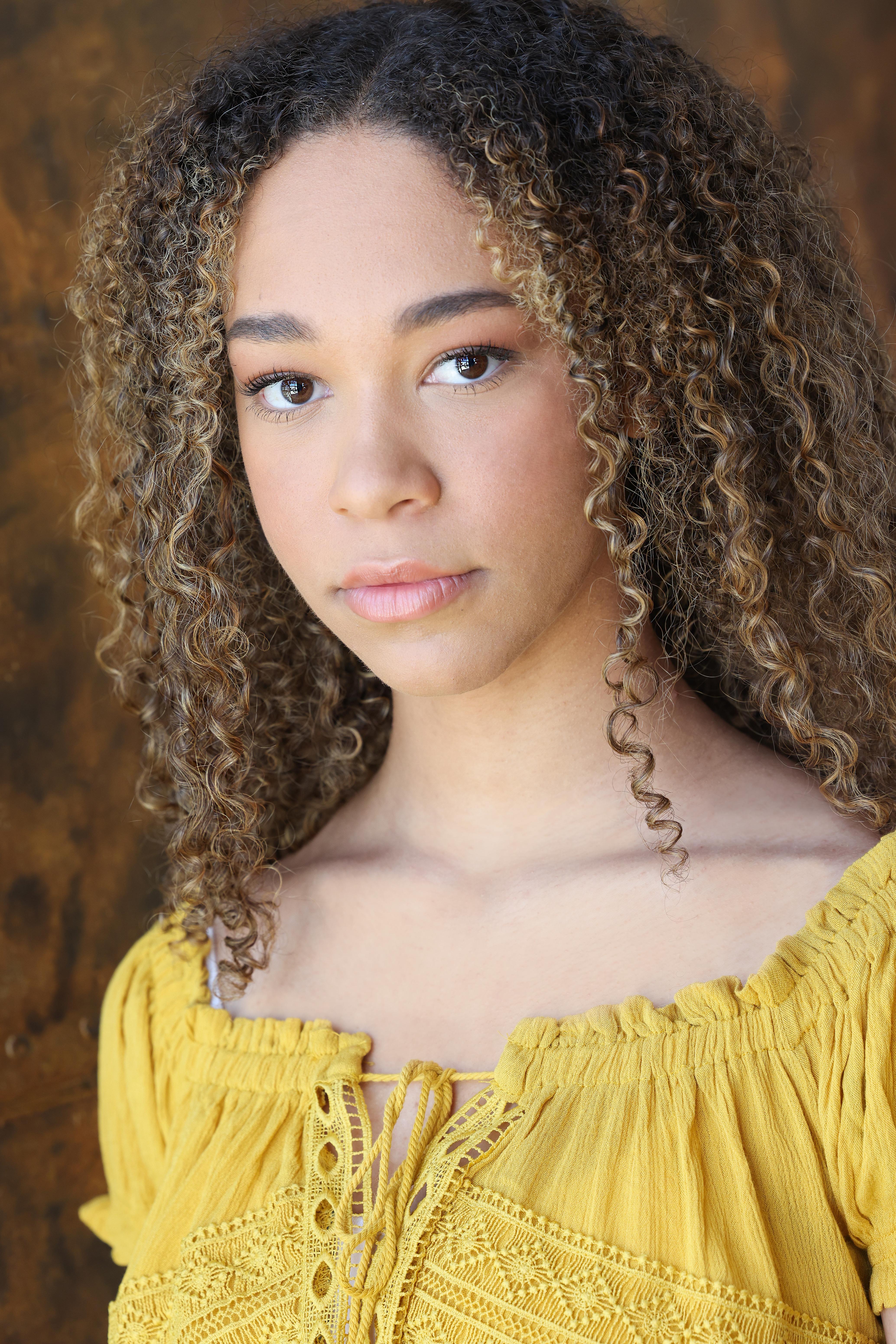 actor Makayla Lysiak large photo