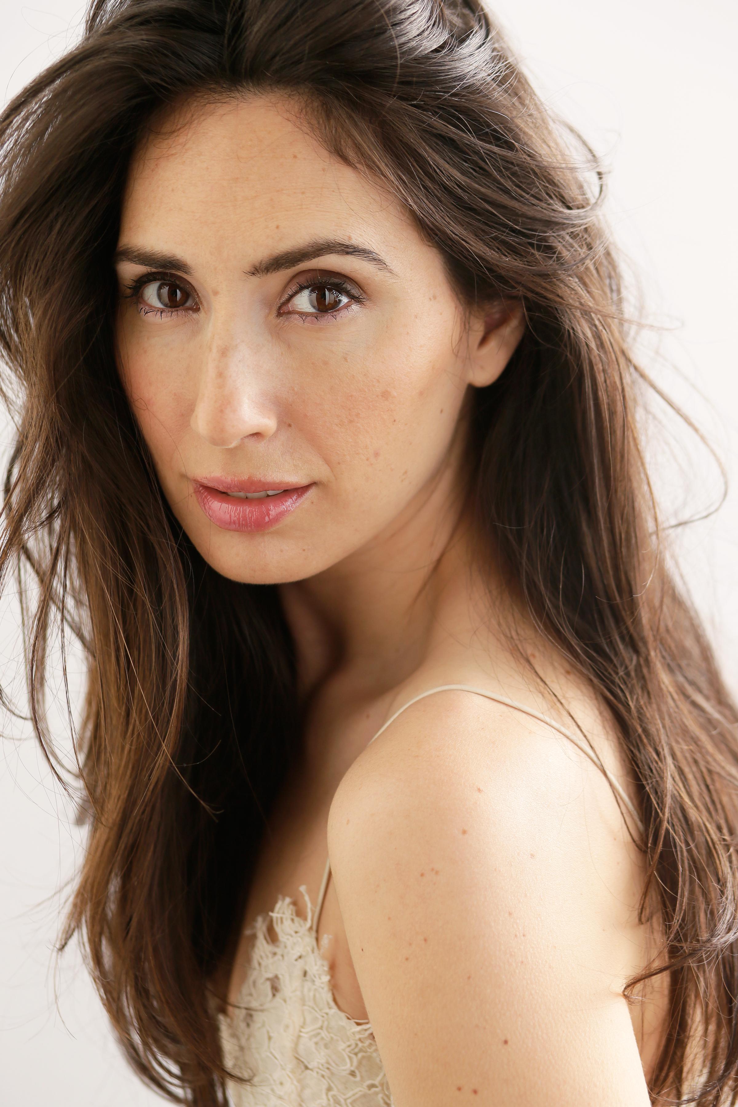 actor Julia Eringer large photo