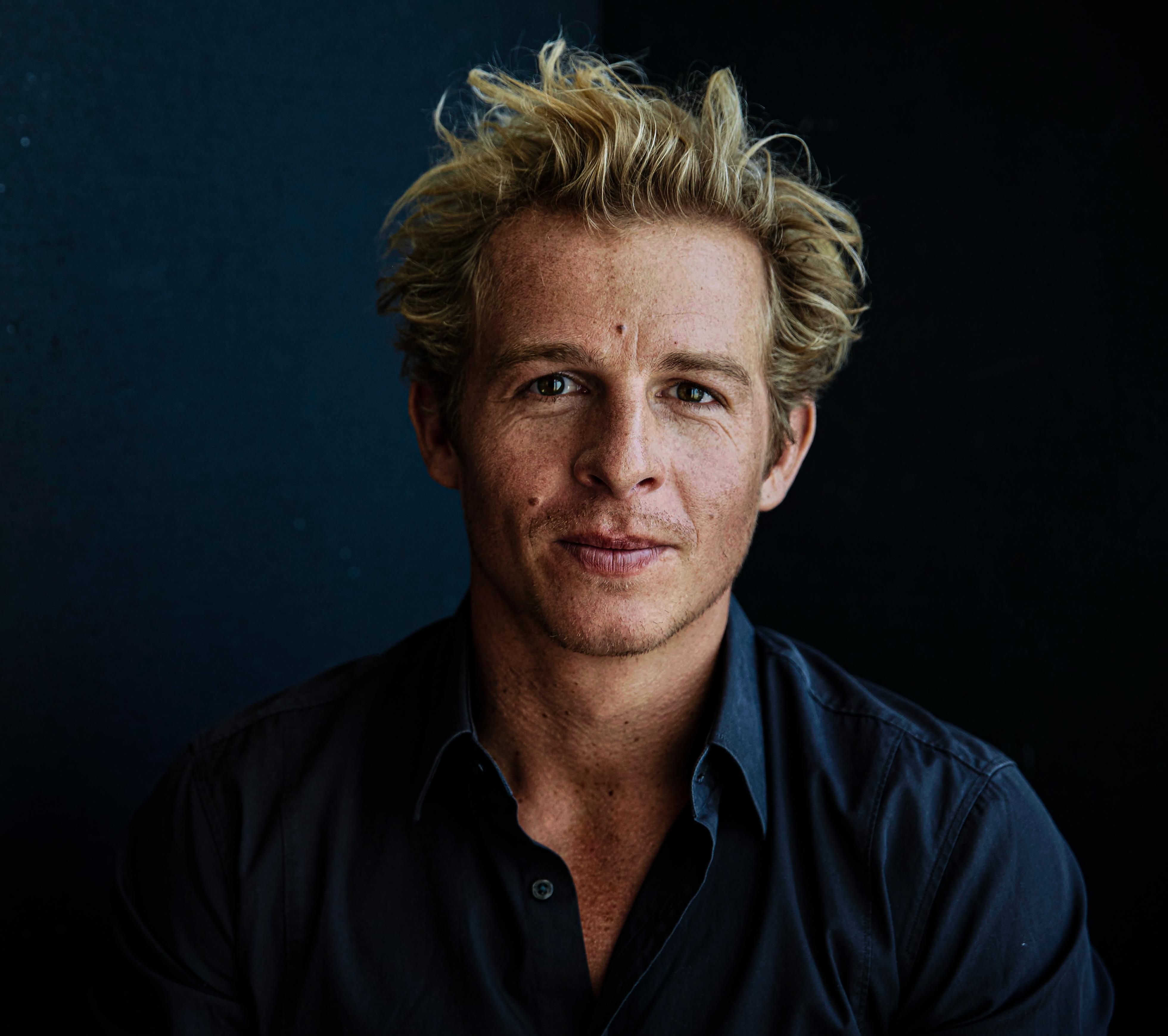 actor Daniel Roesner large photo