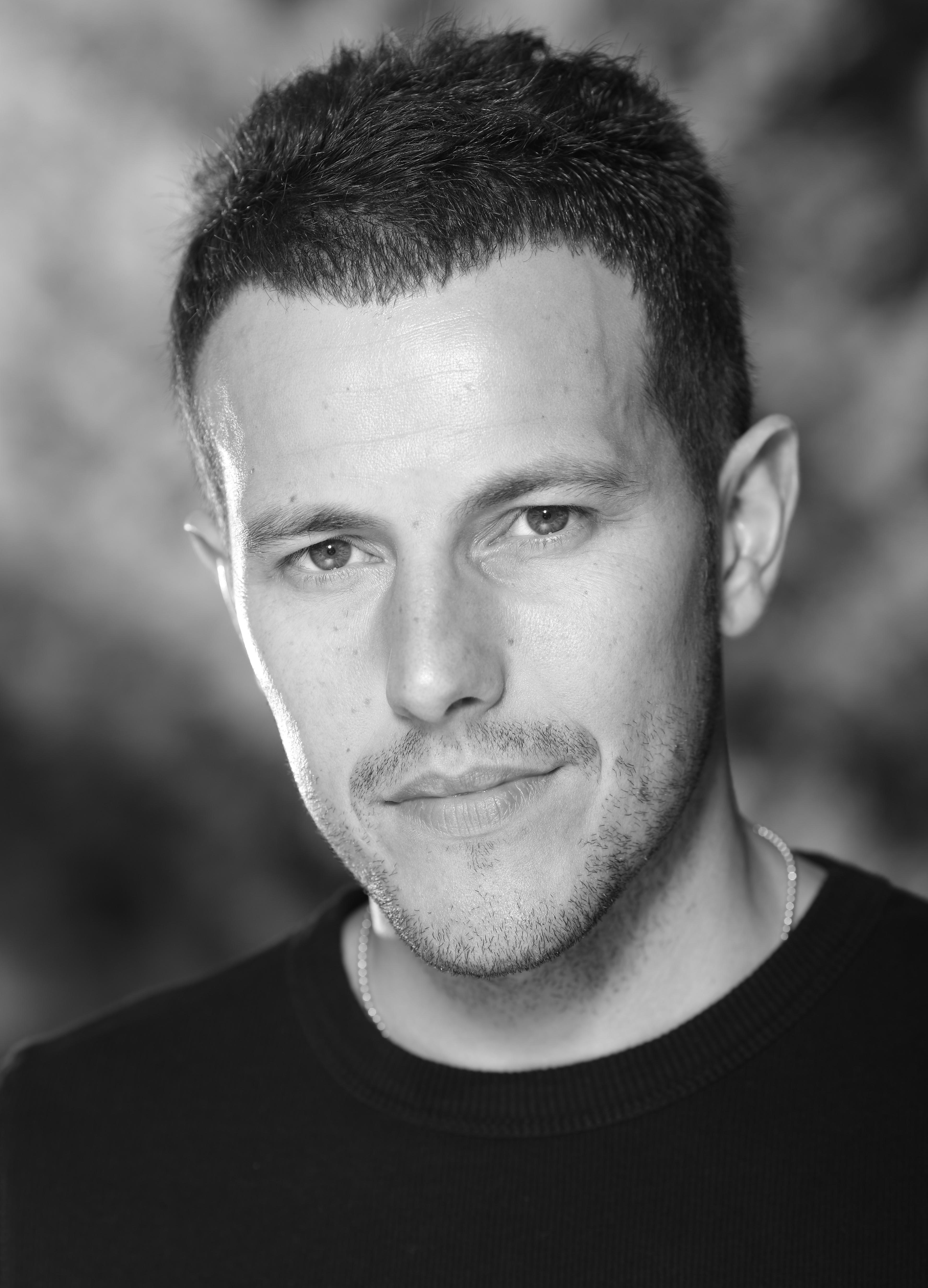 actor Lee Latchford-Evans large photo