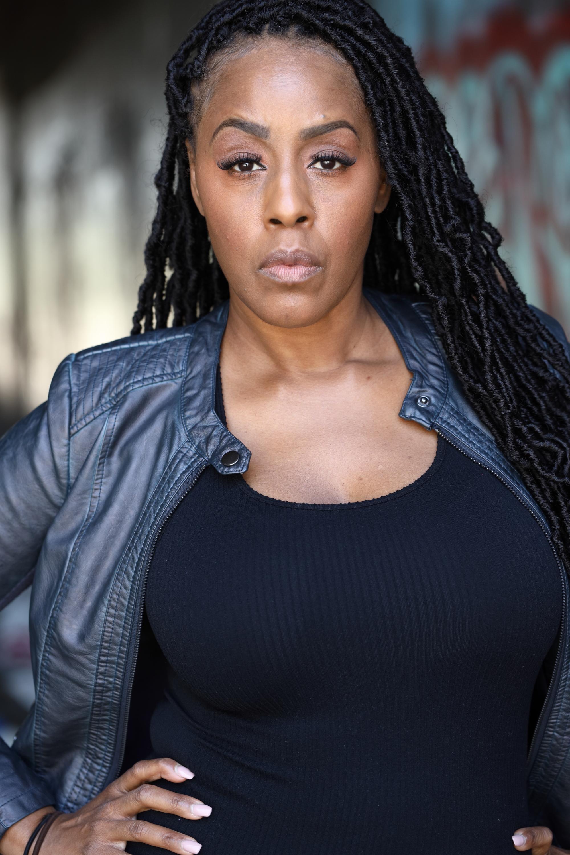 actor Mia Hunt large photo