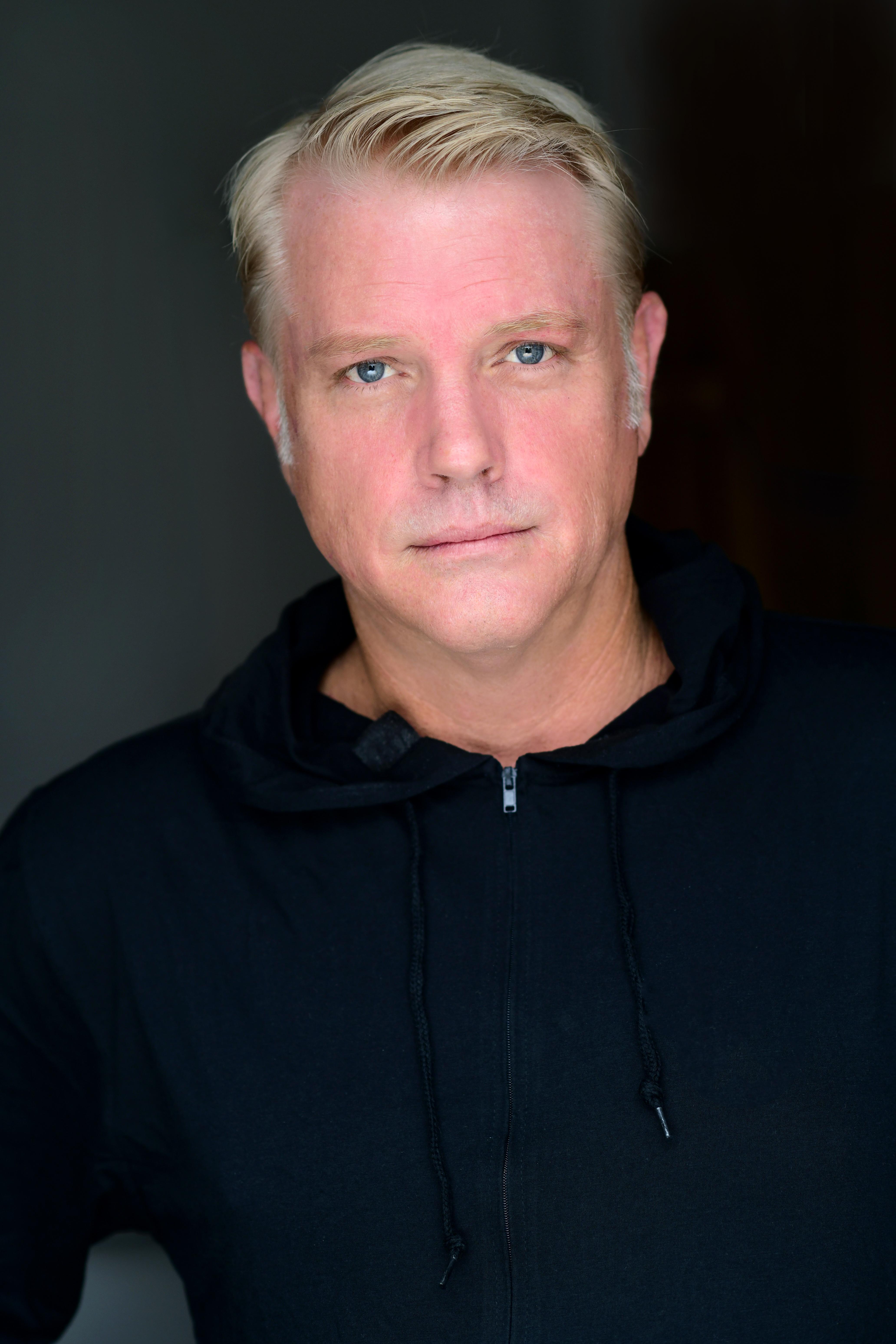 actor Mikal Kartvedt large photo