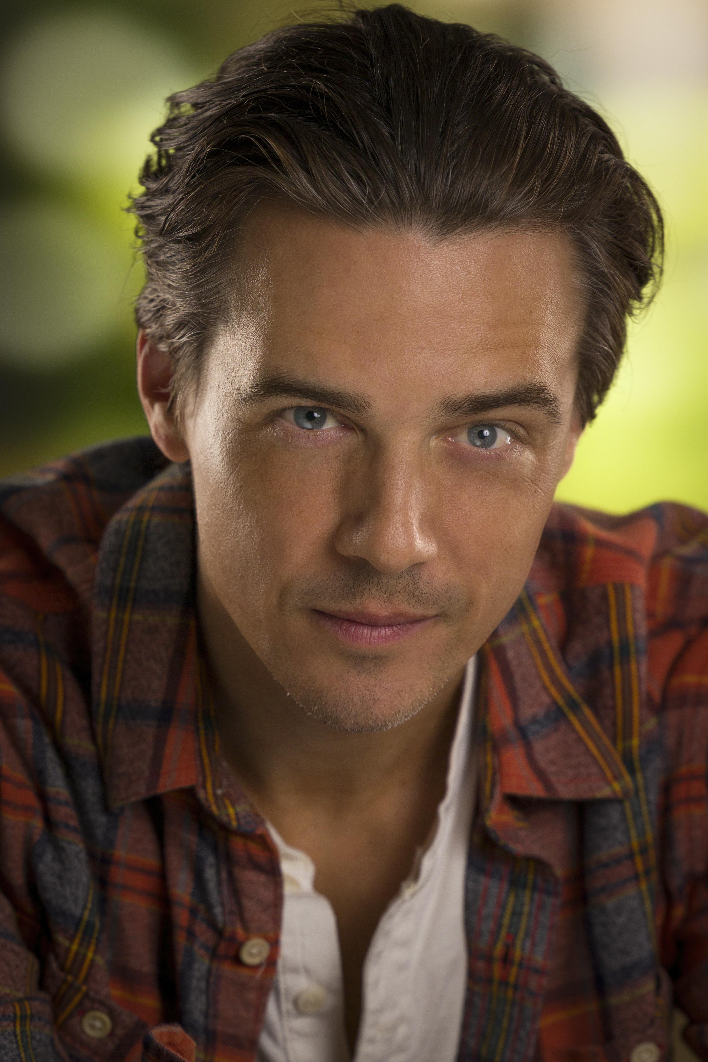 actor Zachary Bostrom large photo