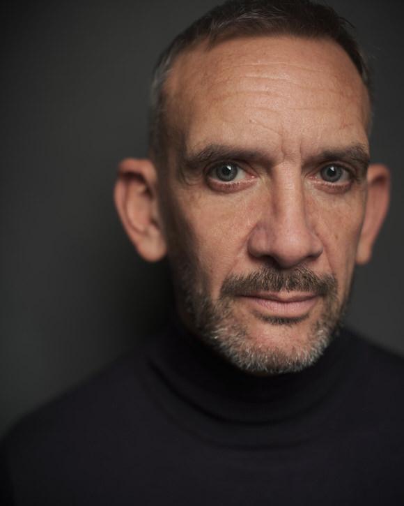 actor Neil Ashton large photo