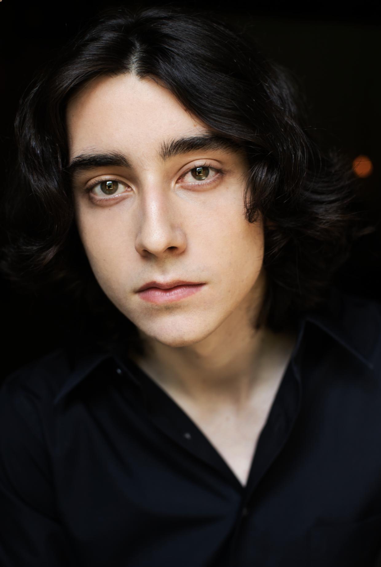 actor Miles Merry large photo