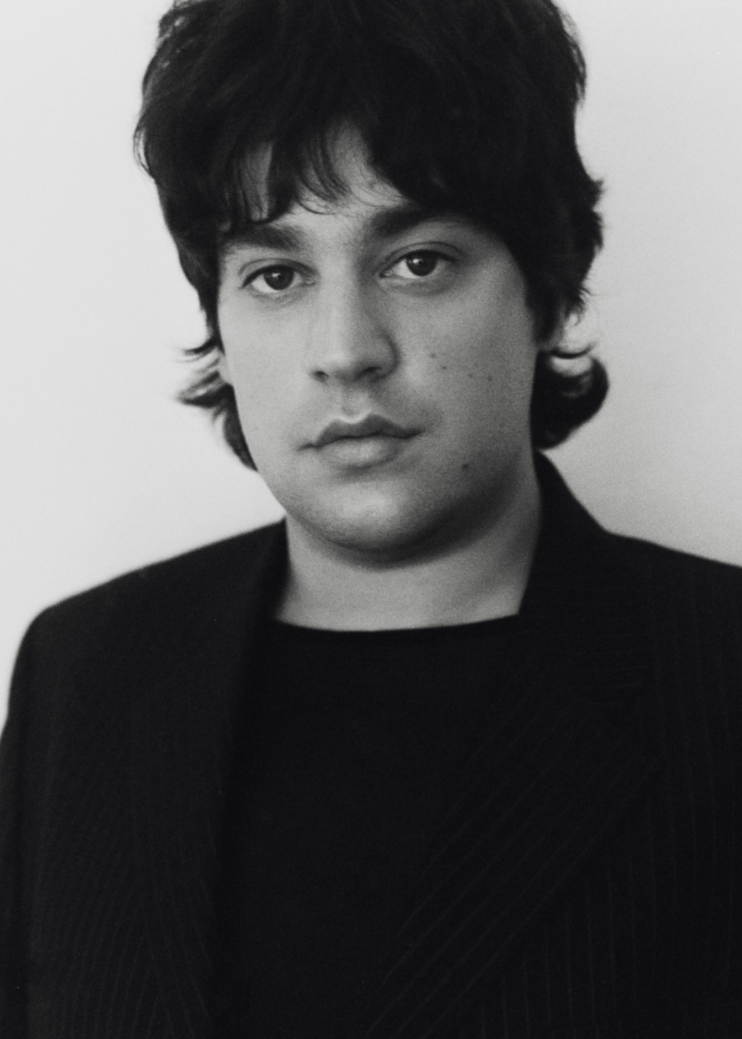 actor Carlos Gonzalez large photo