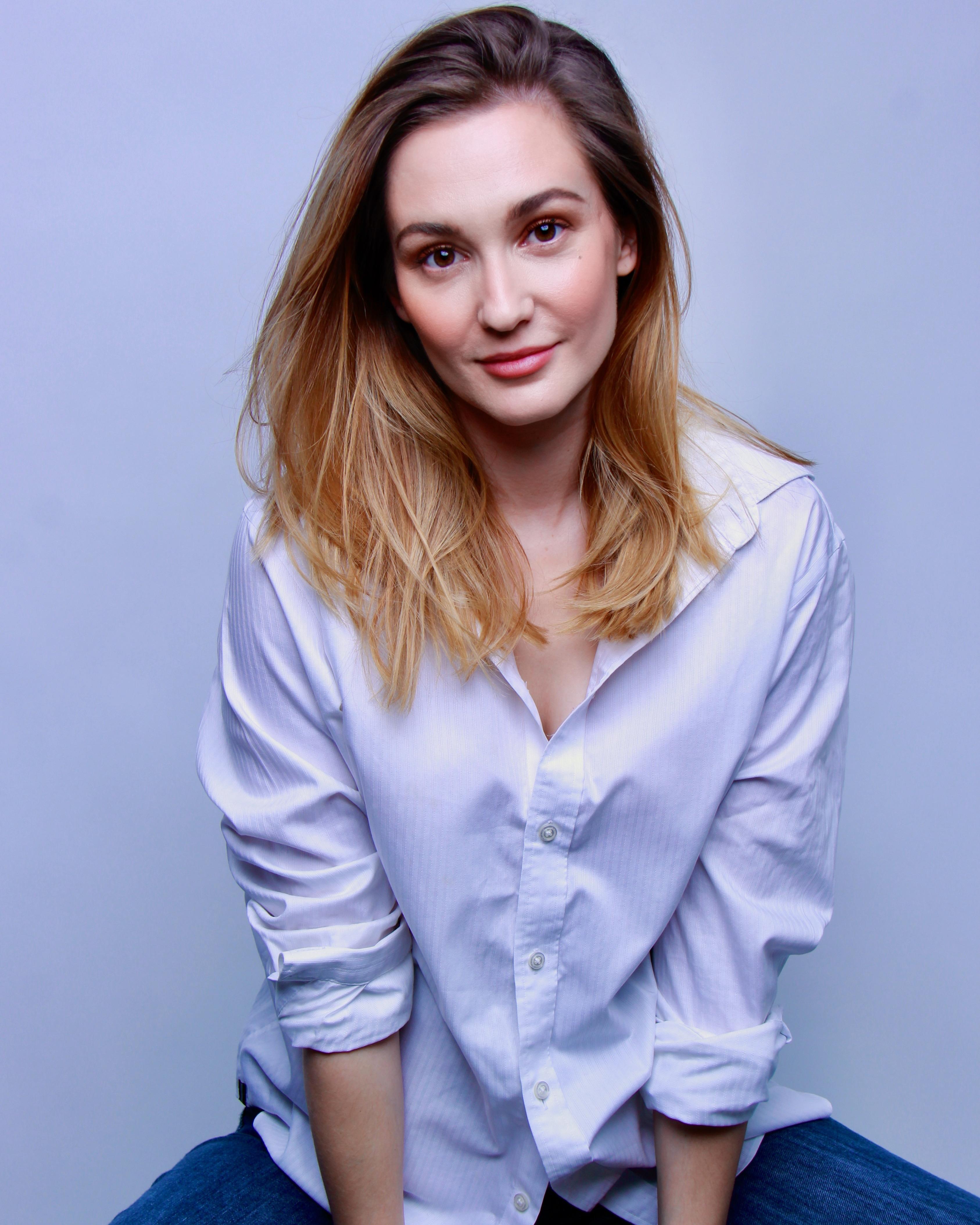 actor Katherine Barrell large photo