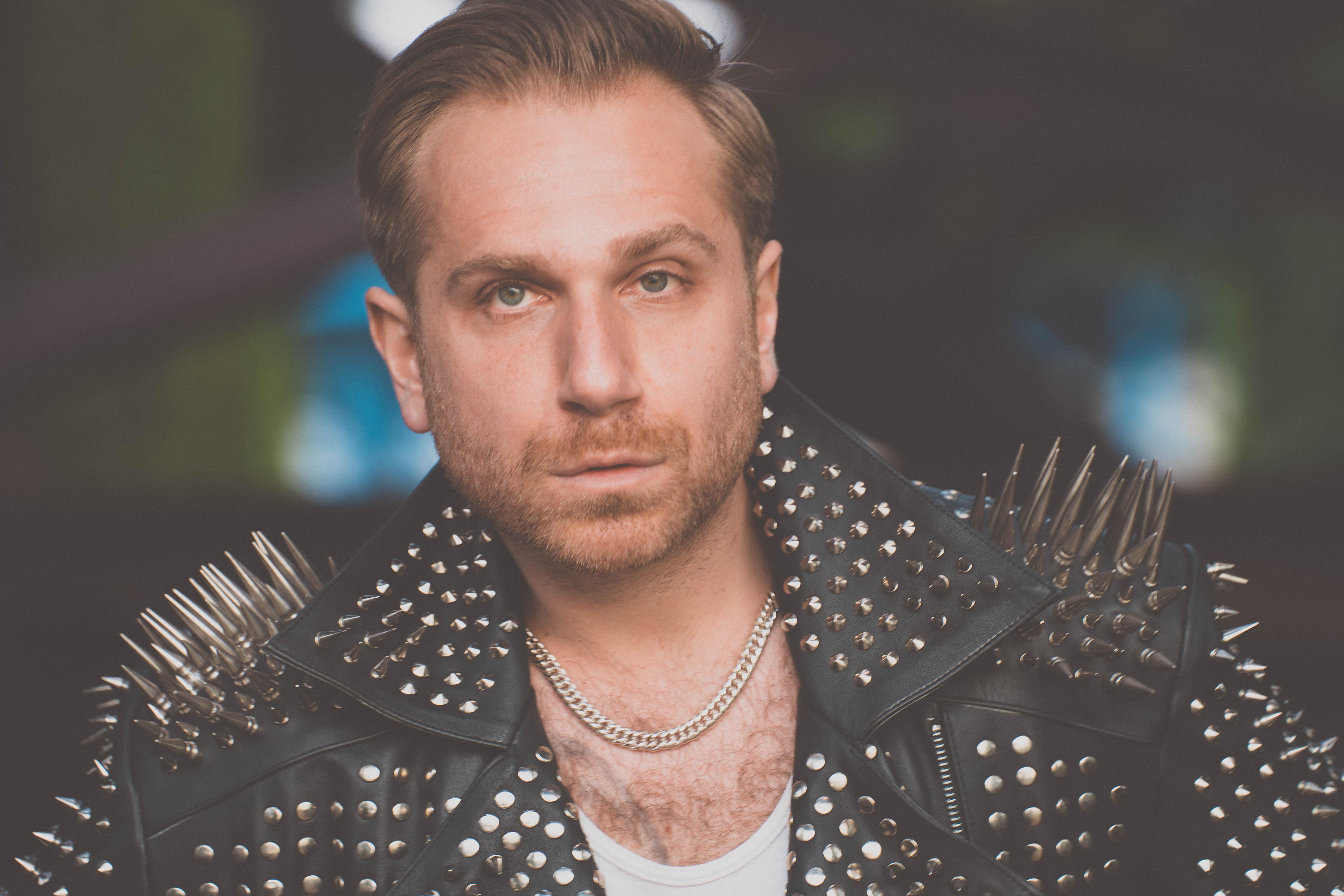 actor Roger Conners large photo