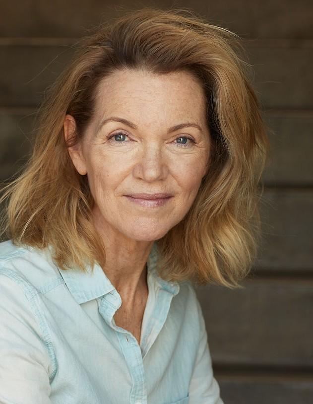 actor Lisa Carswell large photo