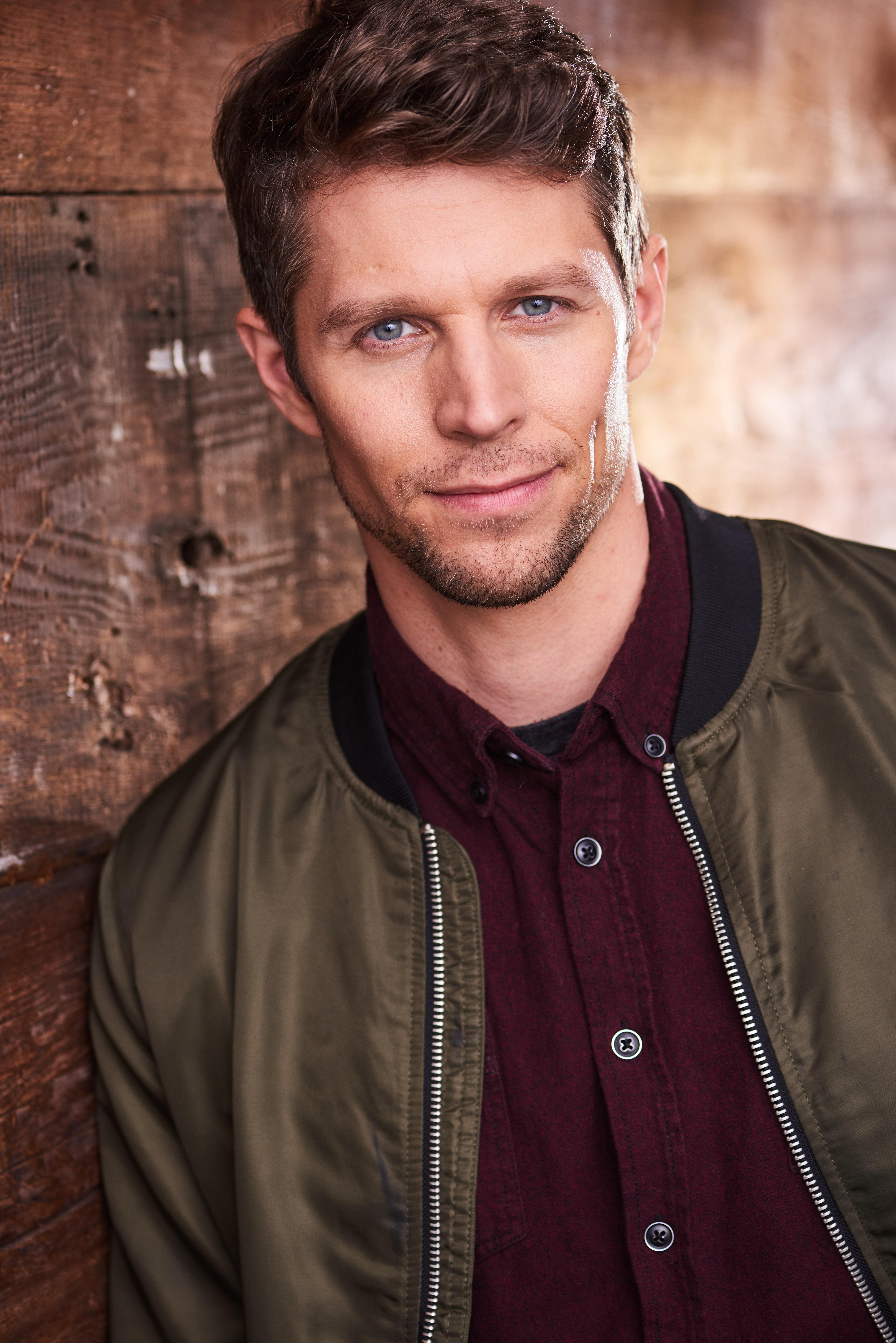 actor Zach Dulin large photo