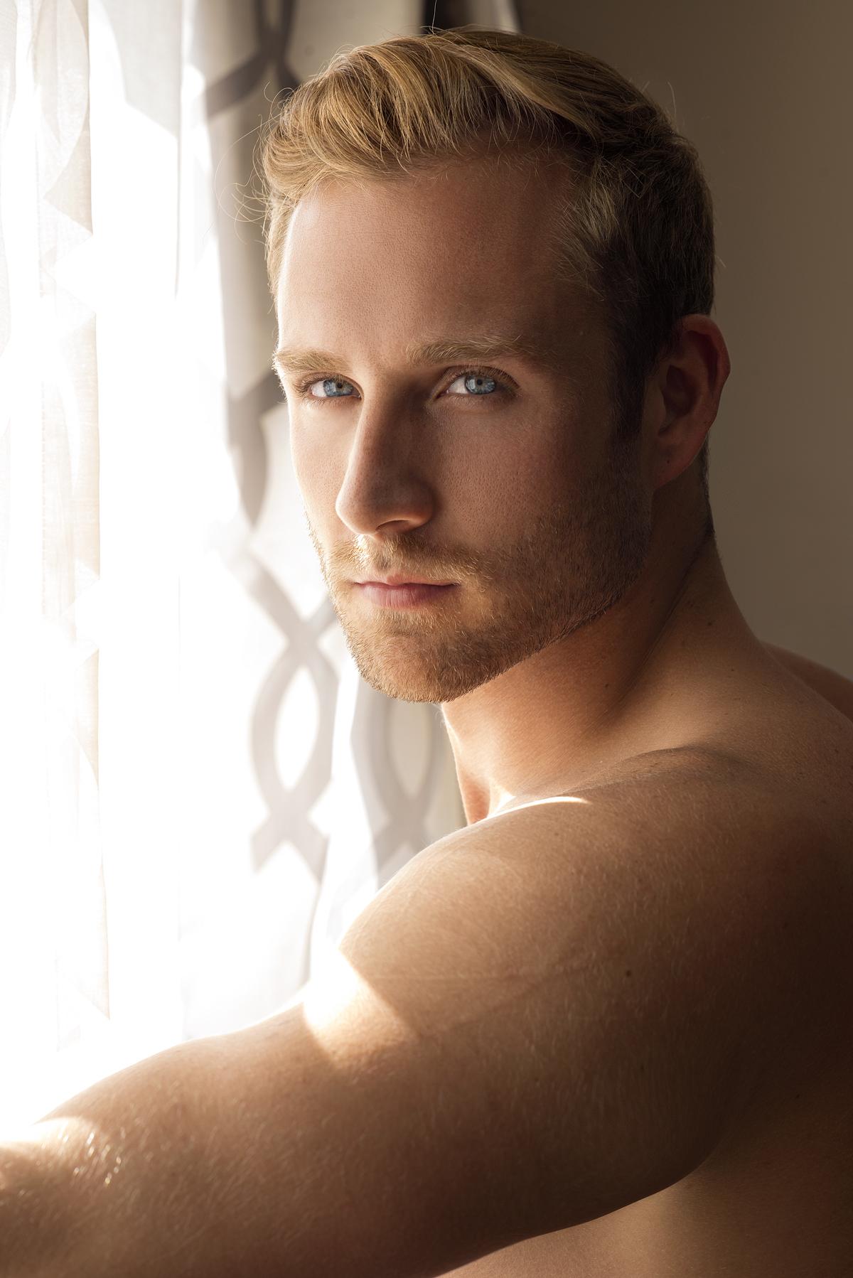 actor Edward Skaines large photo