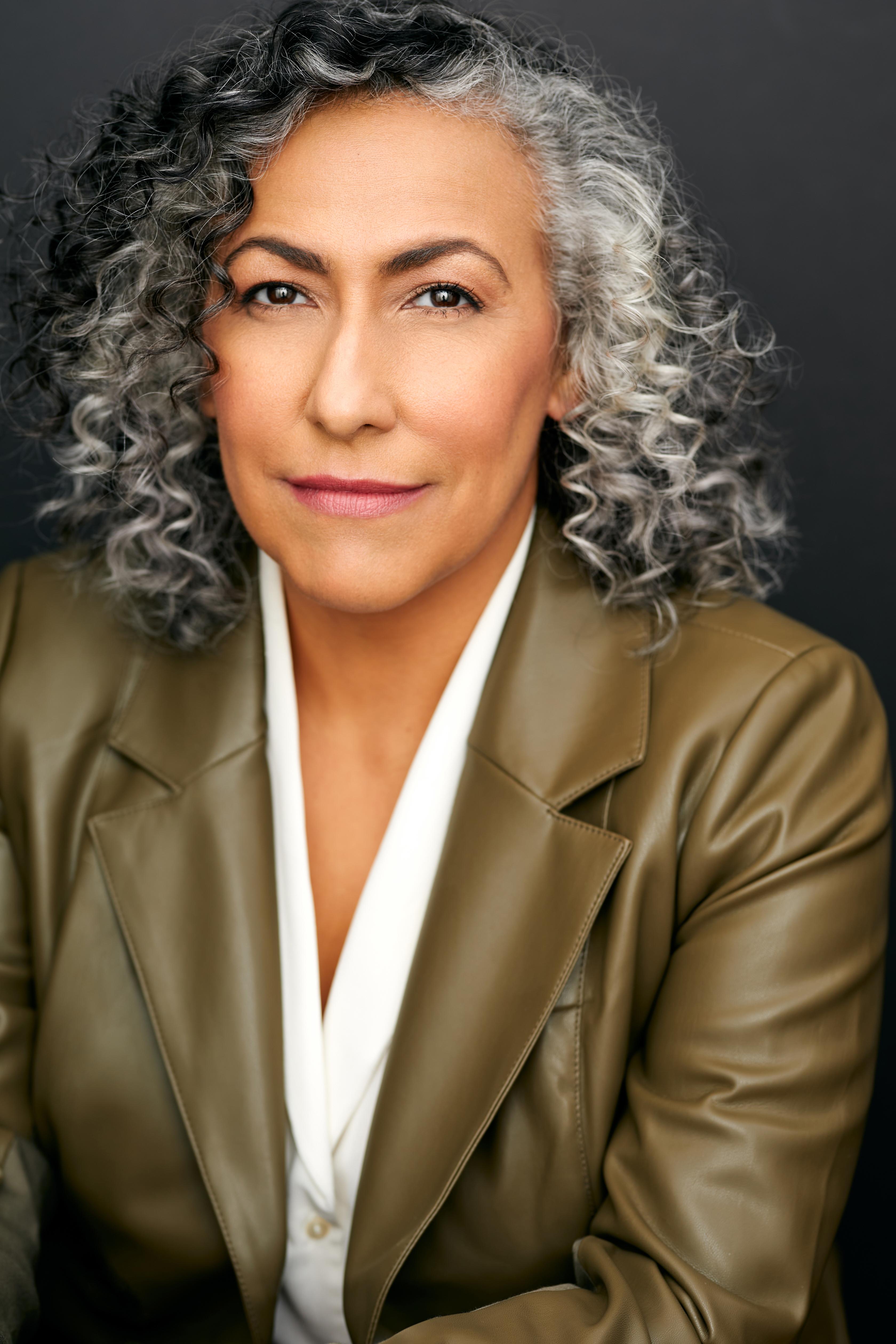 actor Julie Leon large photo