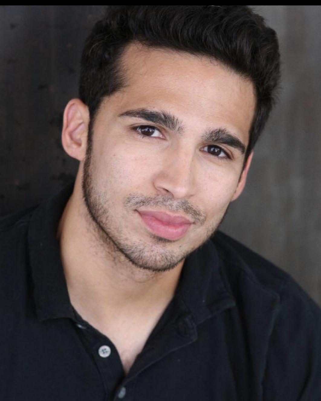 actor Dennis Garcia large photo