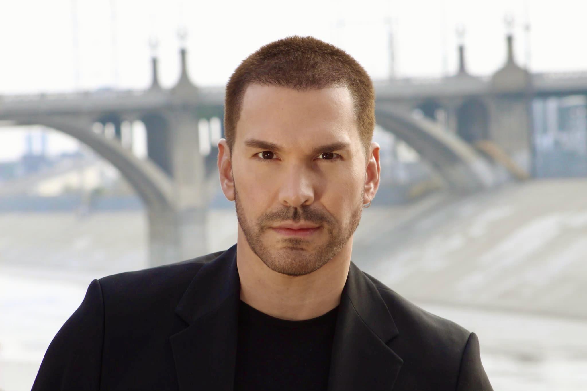 actor Robert Avellanet large photo