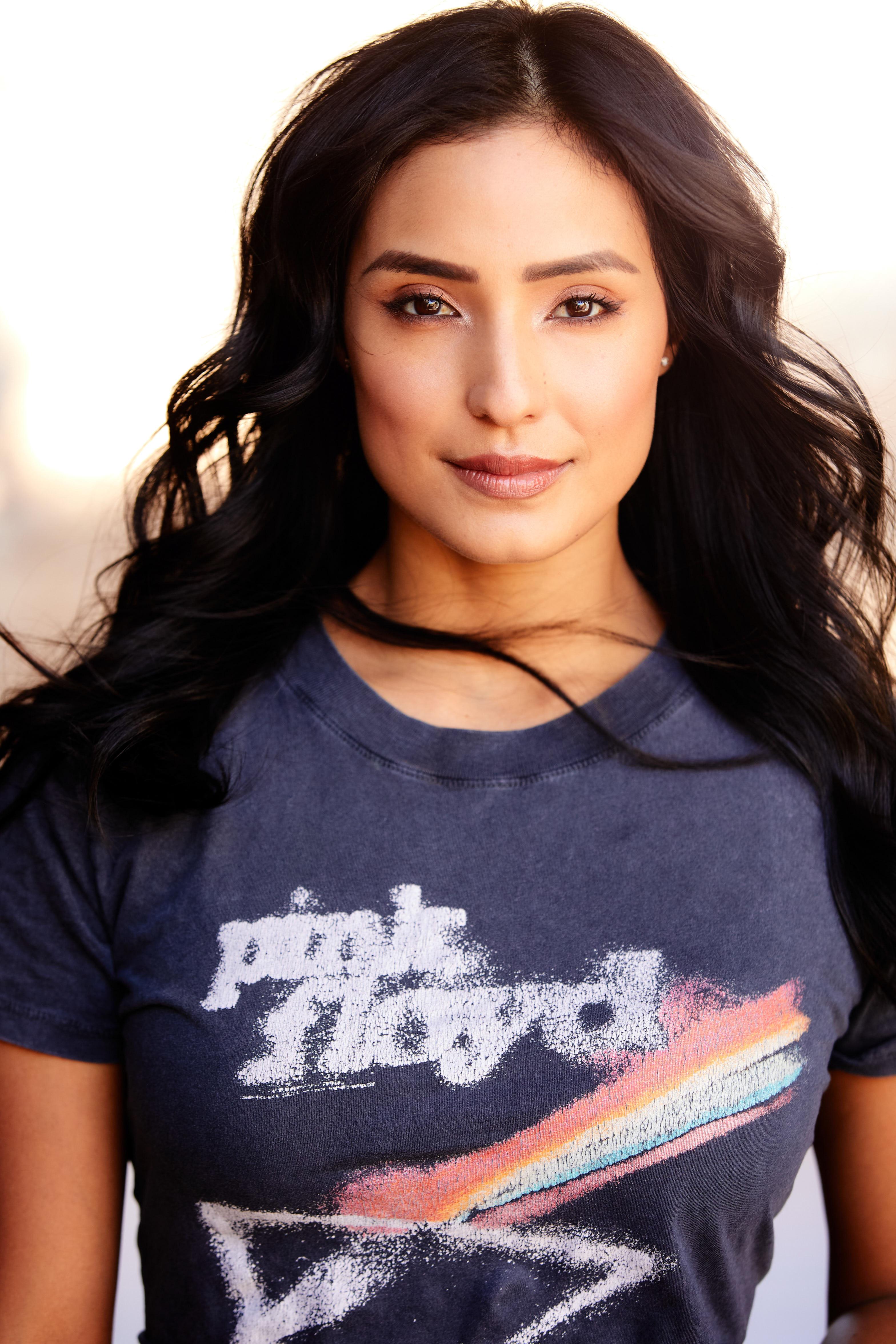 actor Emily Alabi large photo