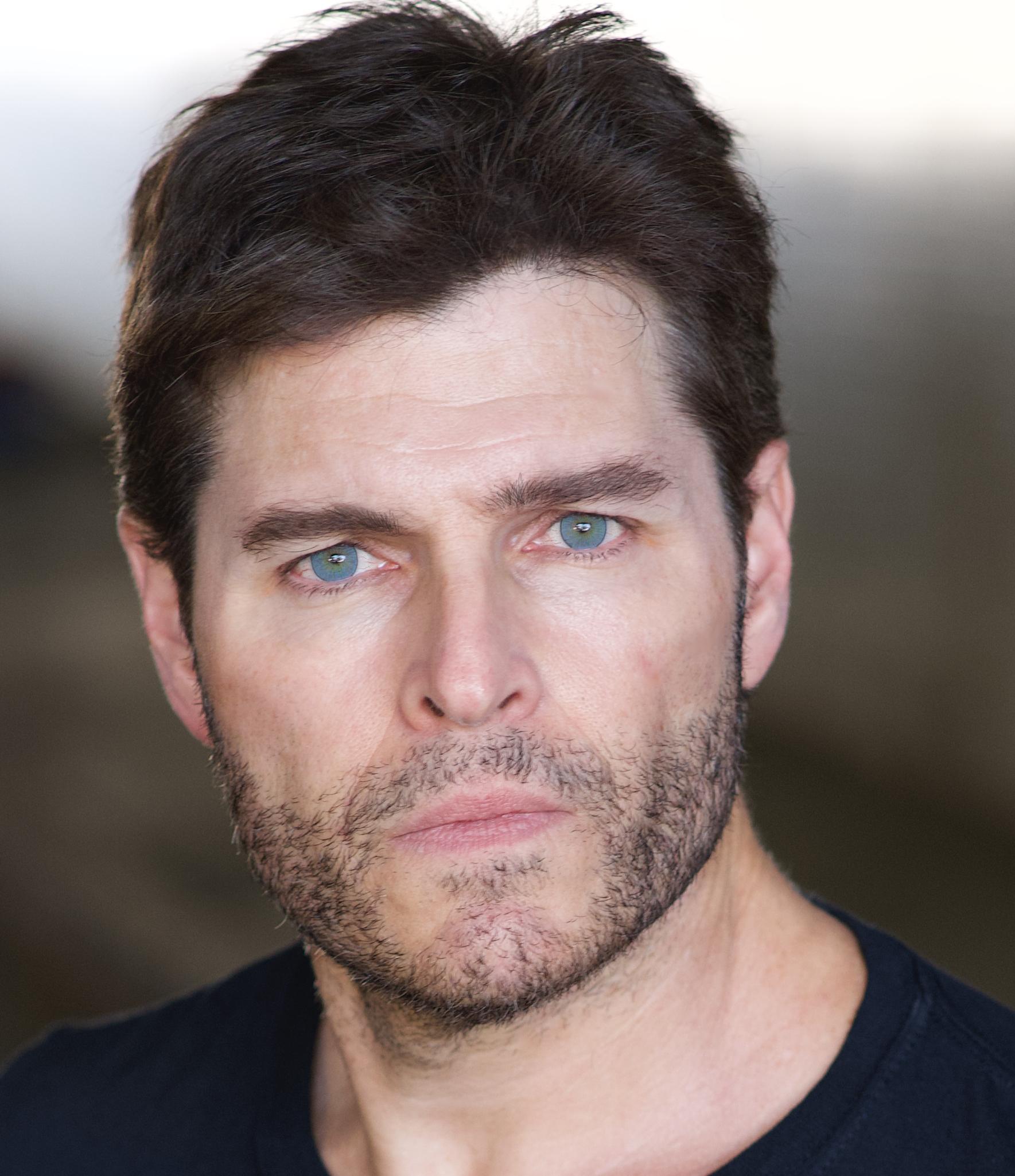 actor Tom Archdeacon large photo