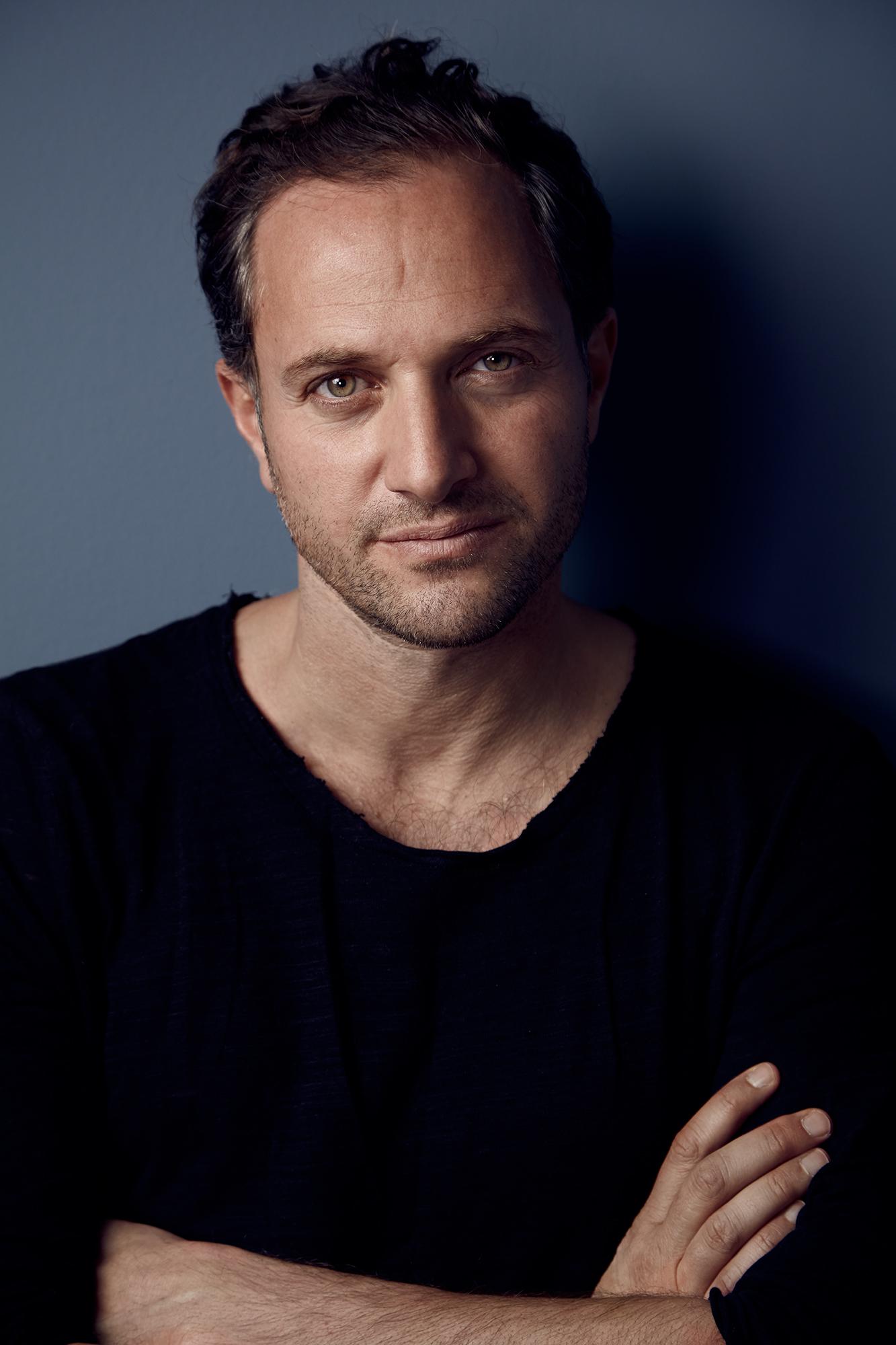 actor Saro Emirze large photo