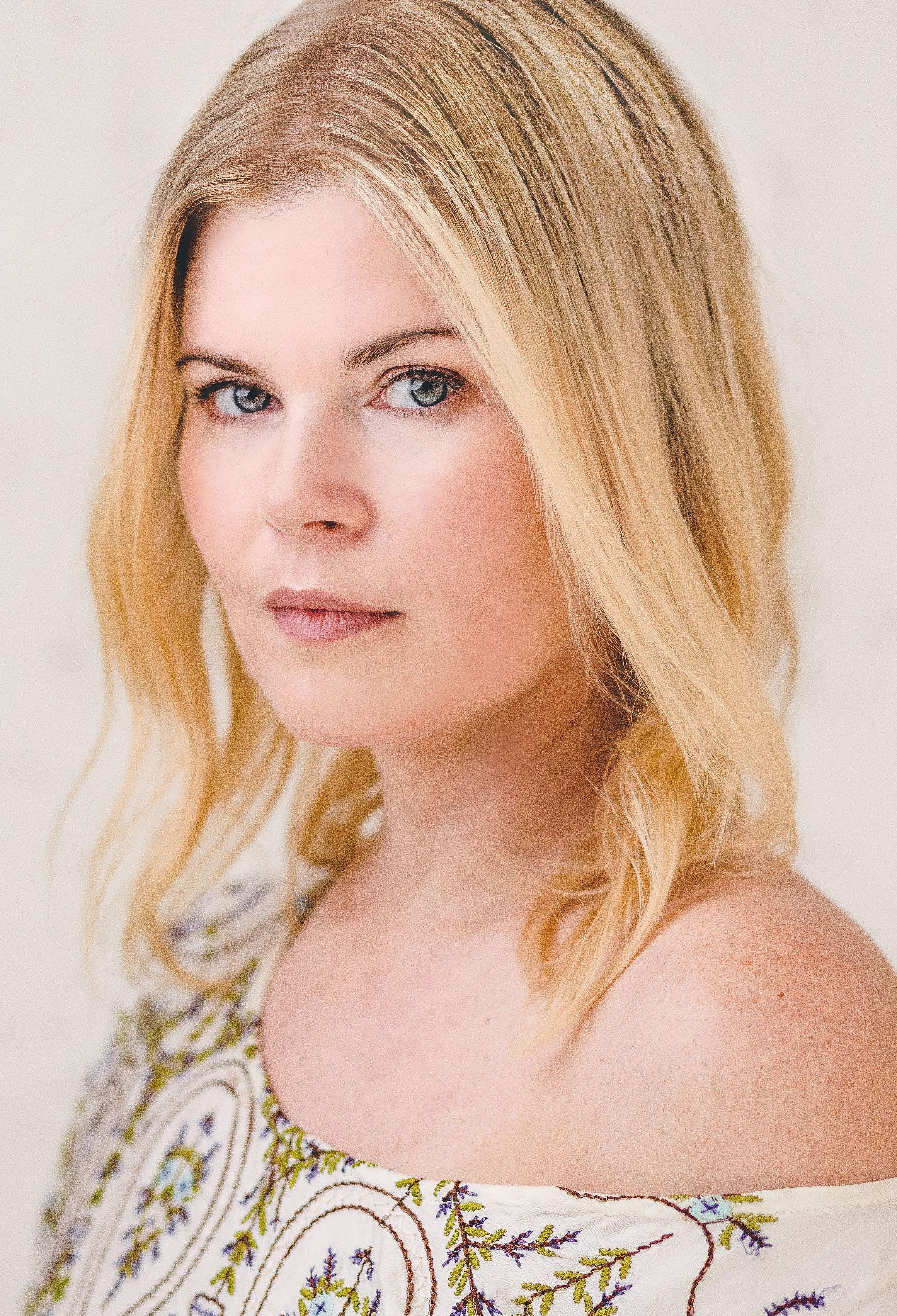 actor Caroline Macey large photo