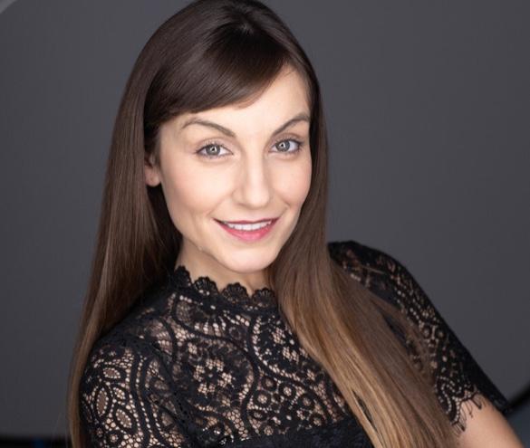 actor Heidi Garrow large photo