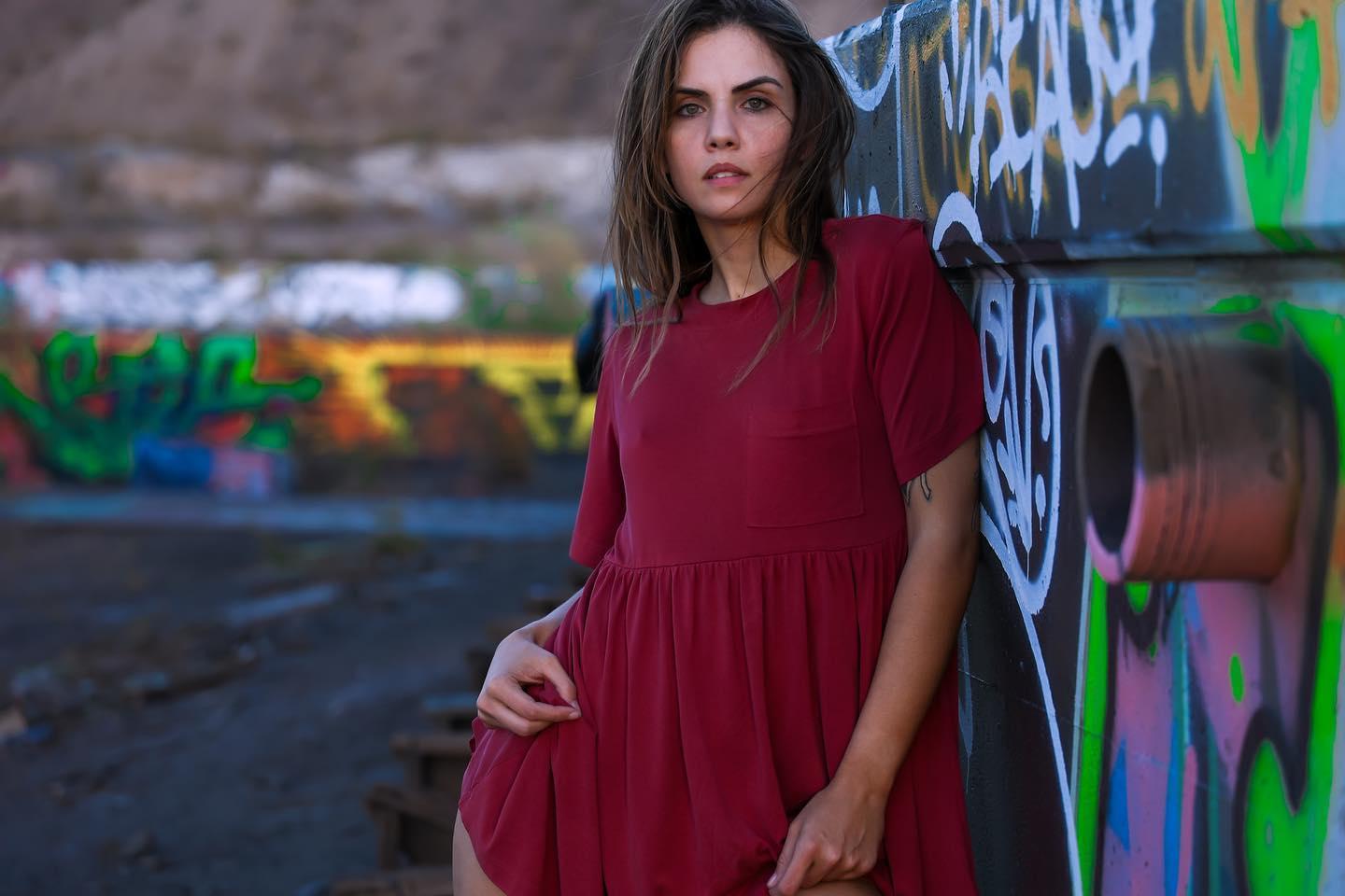 actor Elizabeth Saint large photo