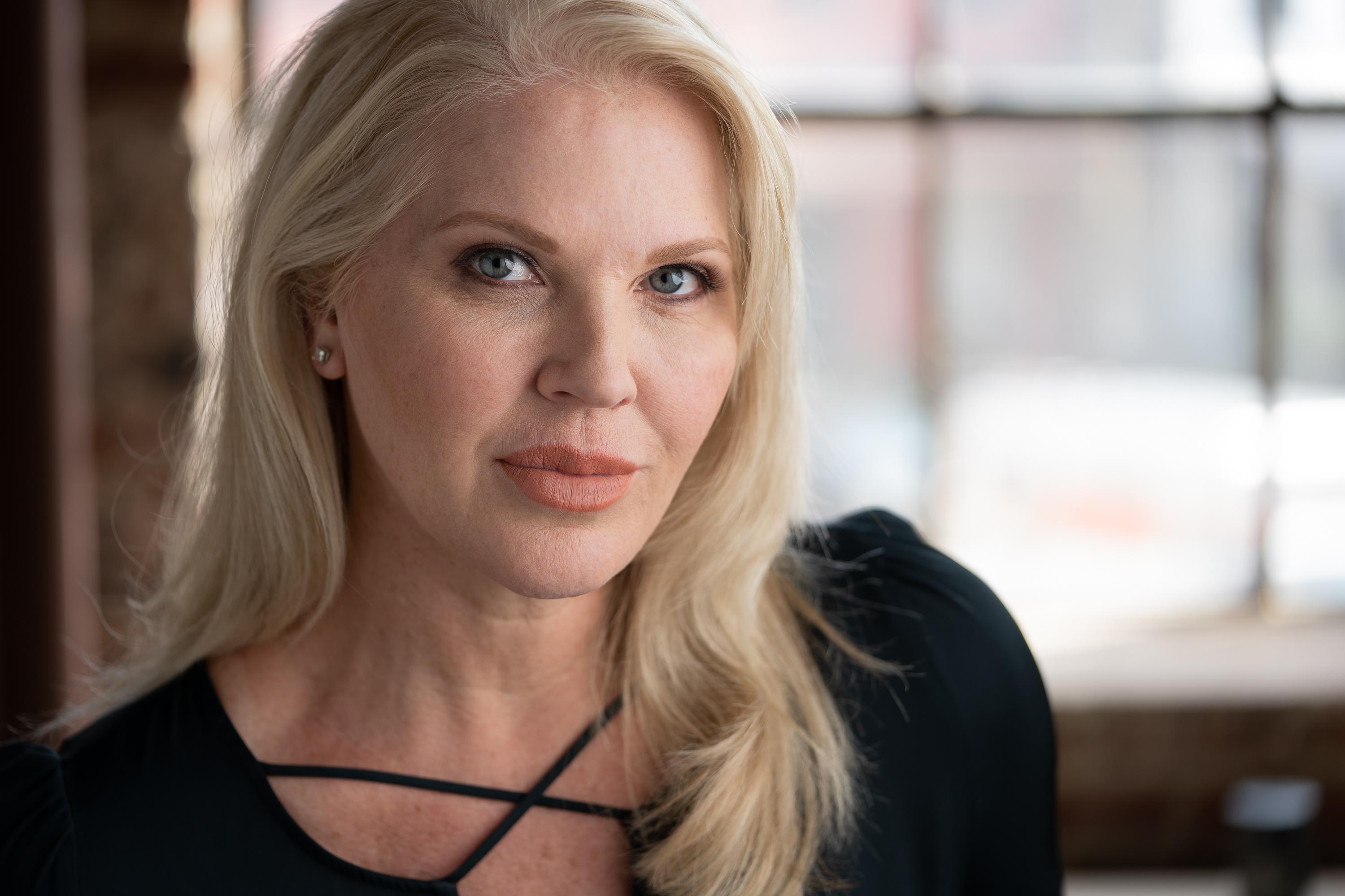 actor Carole Wood large photo