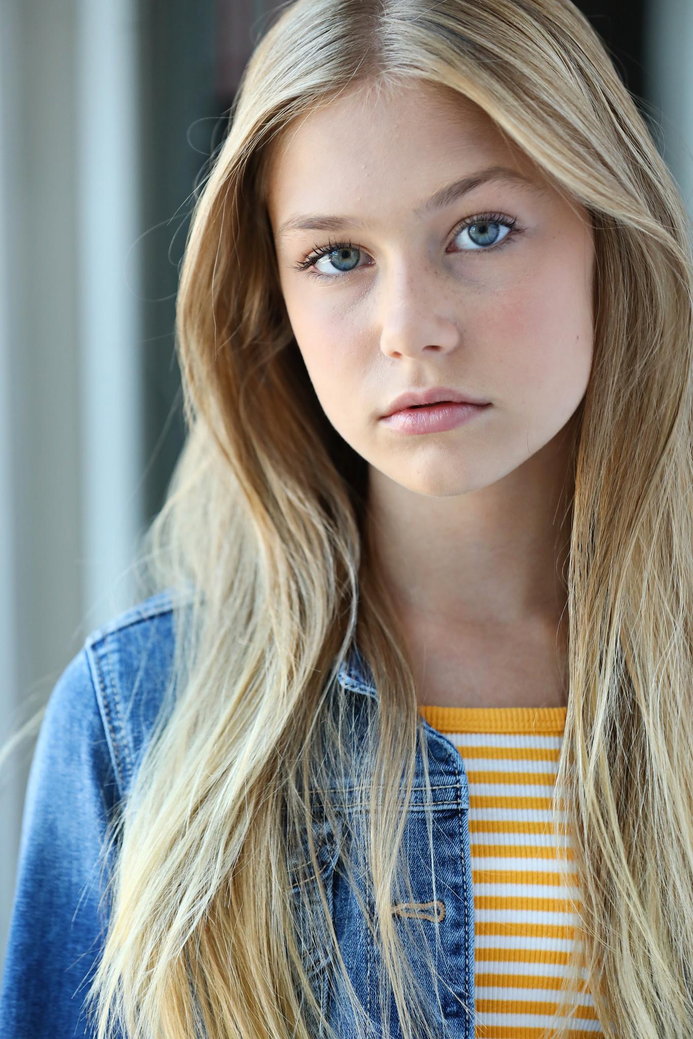 actor Abbey Hafer large photo