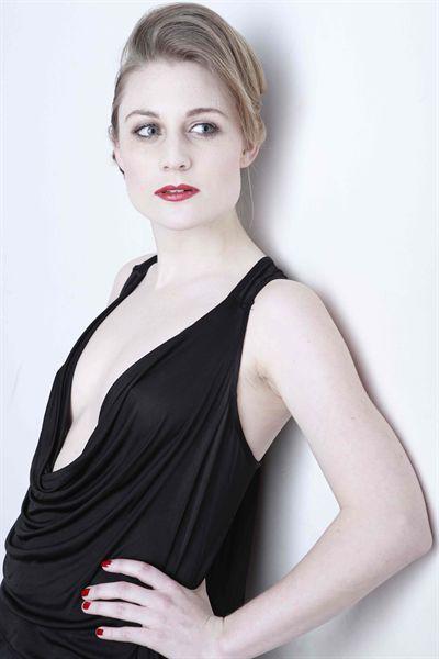 actor Emma Hiddleston large photo