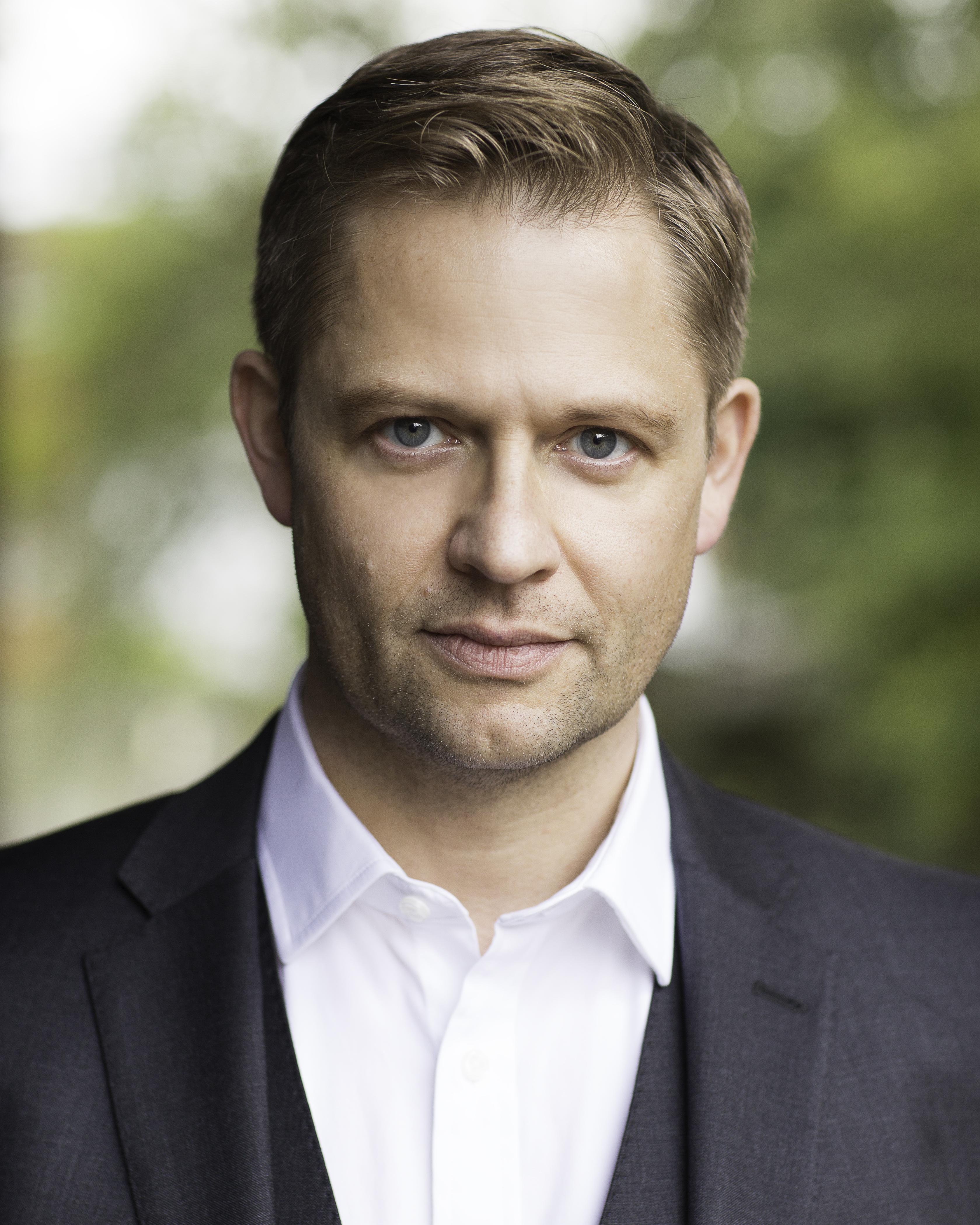 actor James Chalmers large photo