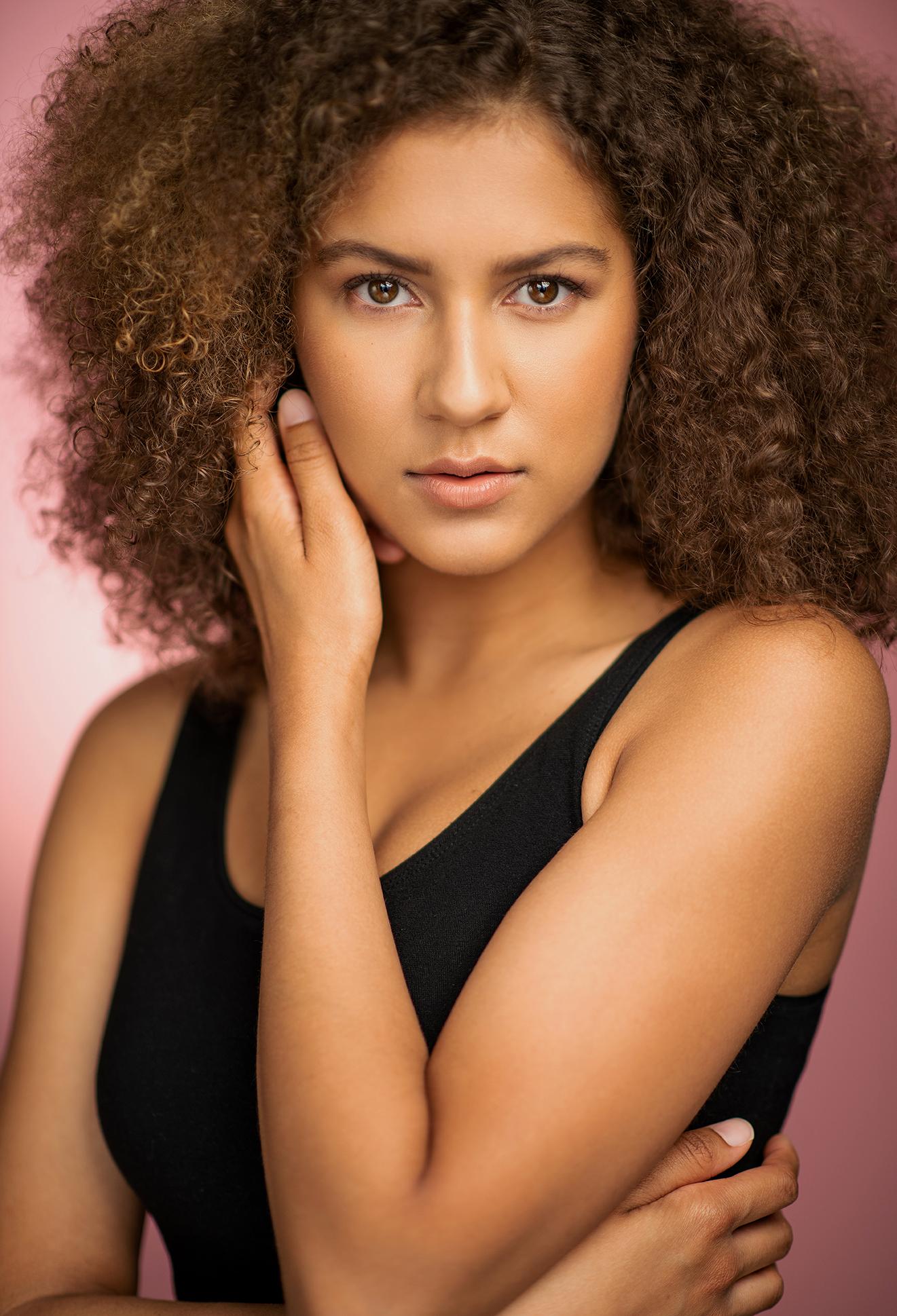 actor Aleksandra Cross large photo