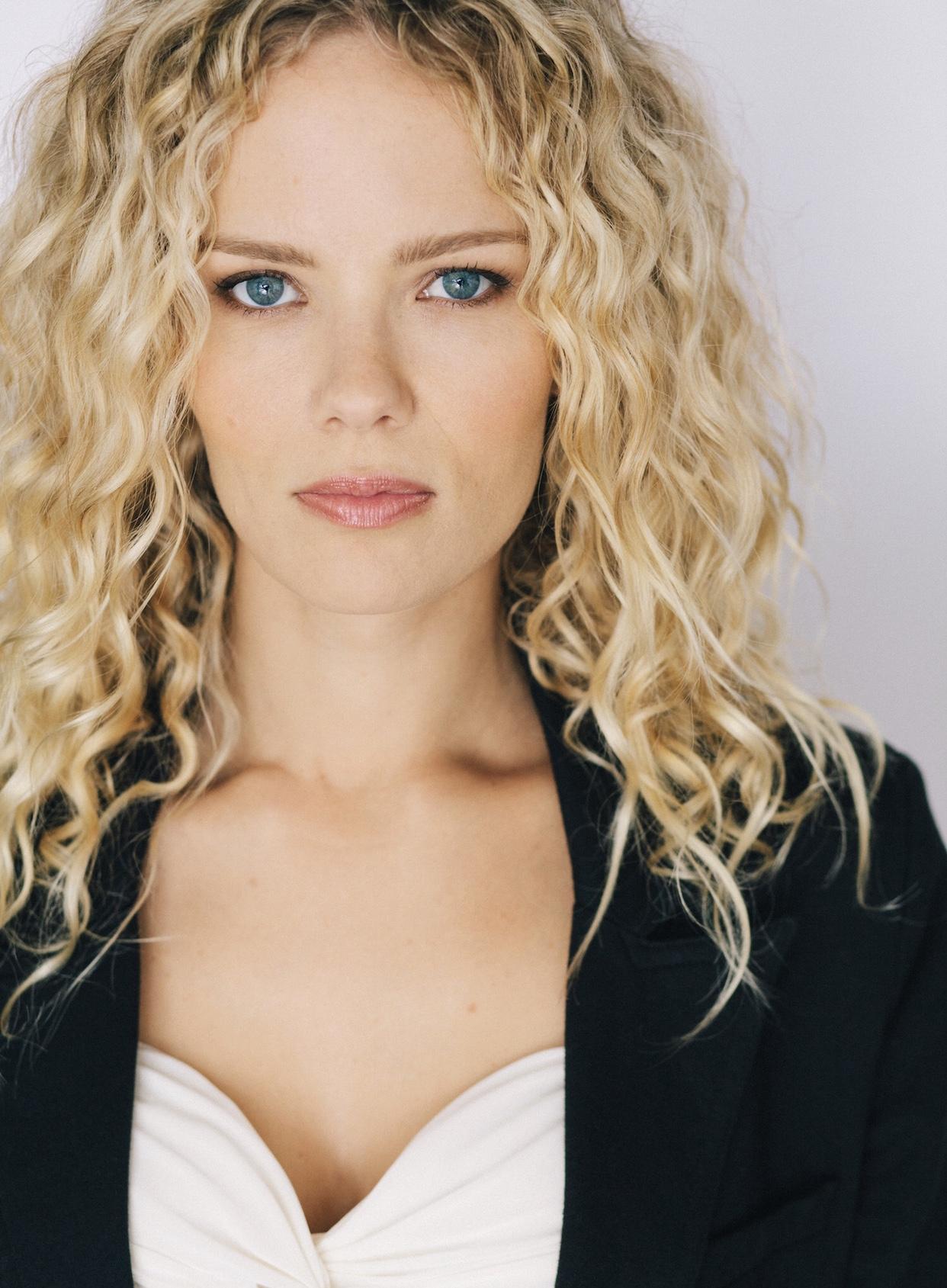 actor Gina Venditti large photo