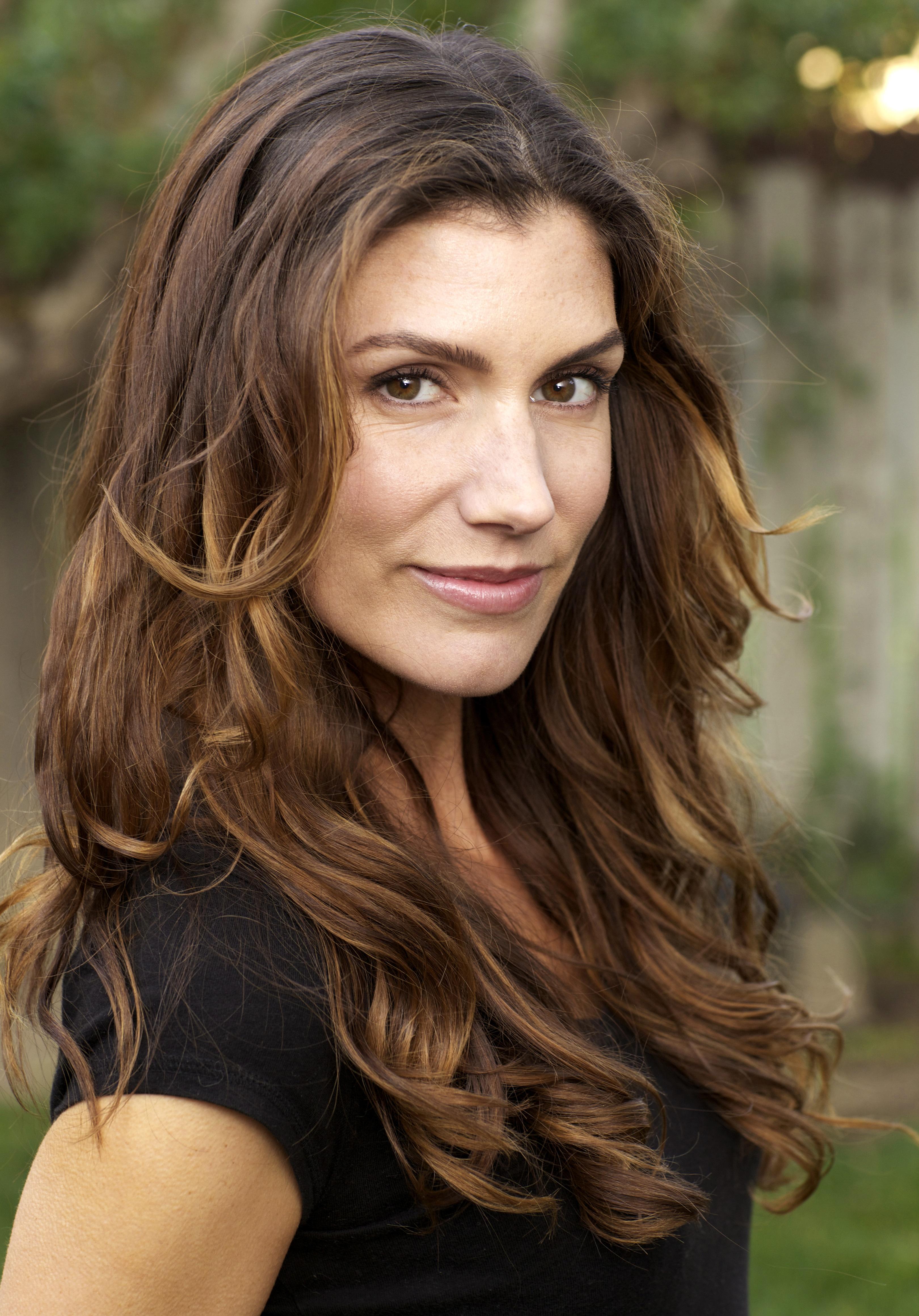 actor Hollie Stenson large photo