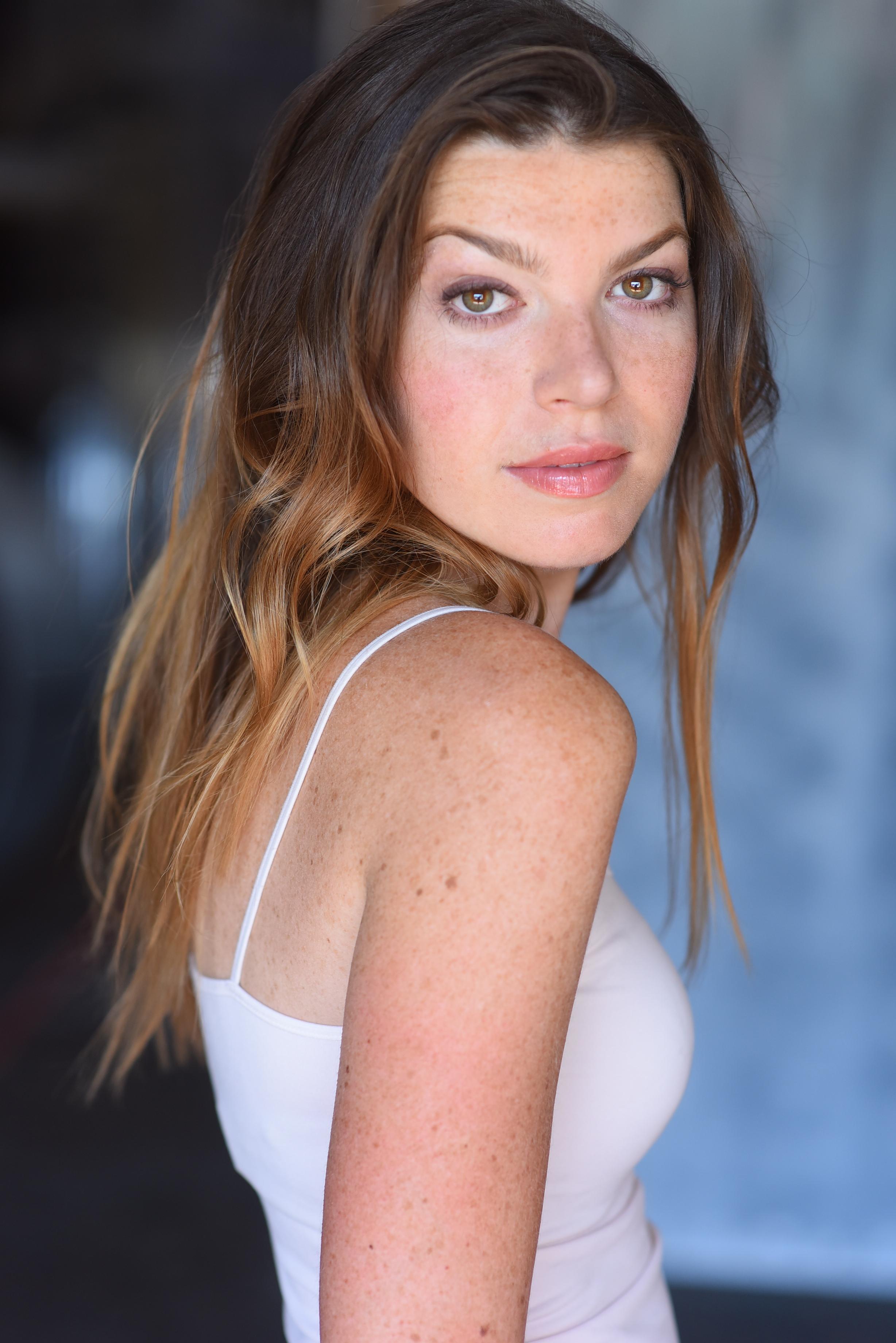 actor Nicolette Sweeney large photo